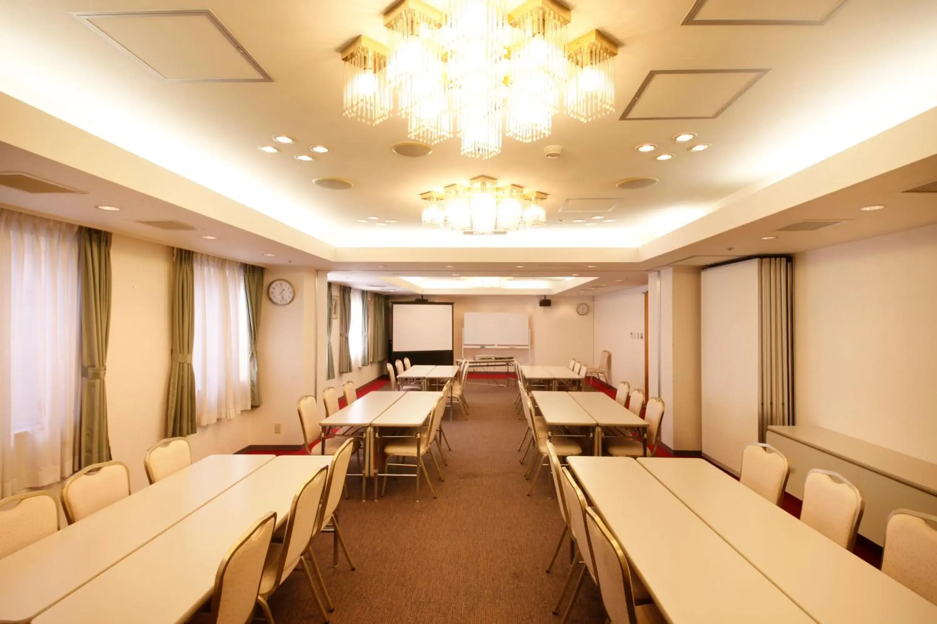Area and facilities in Court Hotel Shin-Yokohama