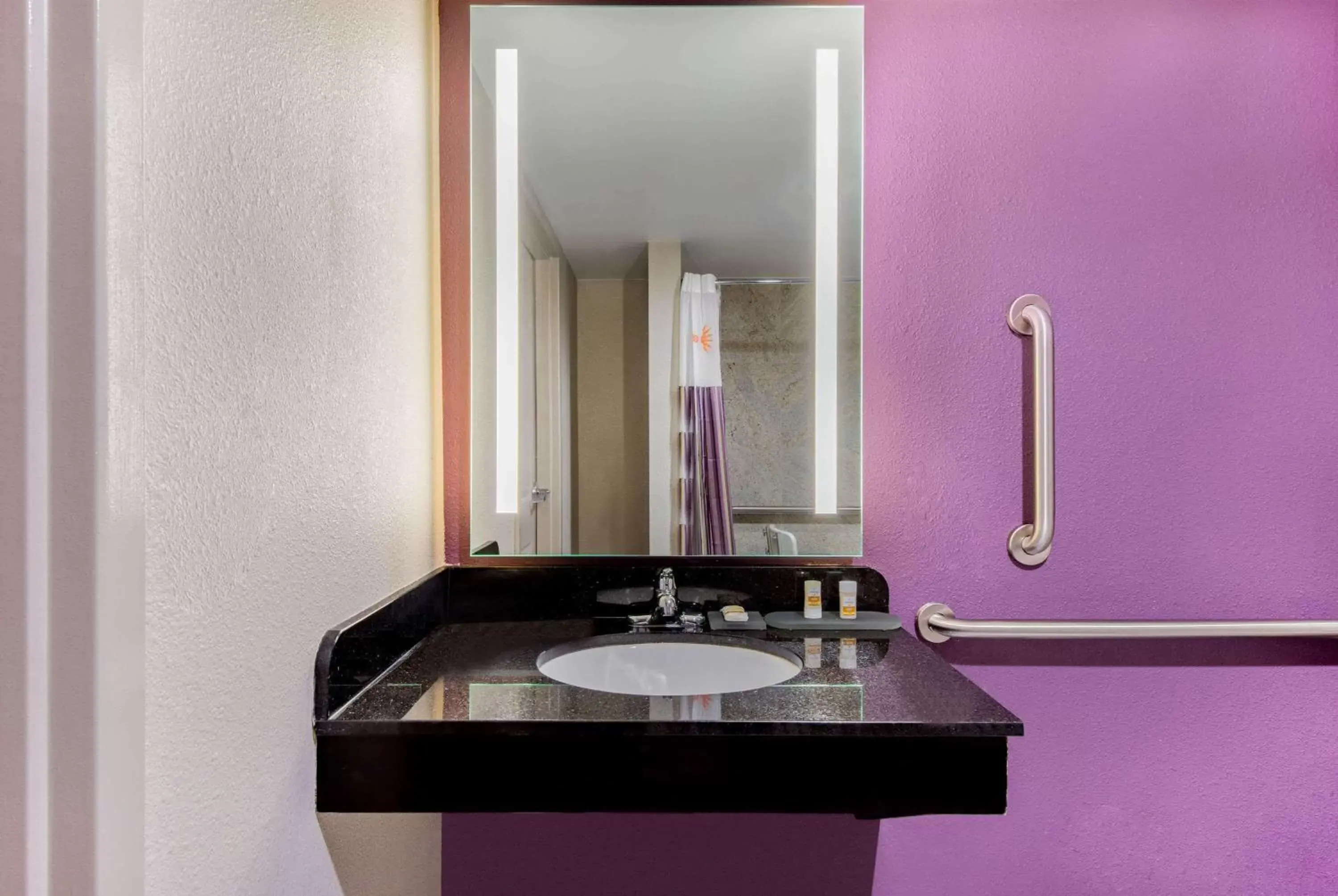 Bathroom in La Quinta Inn by Wyndham West Long Branch