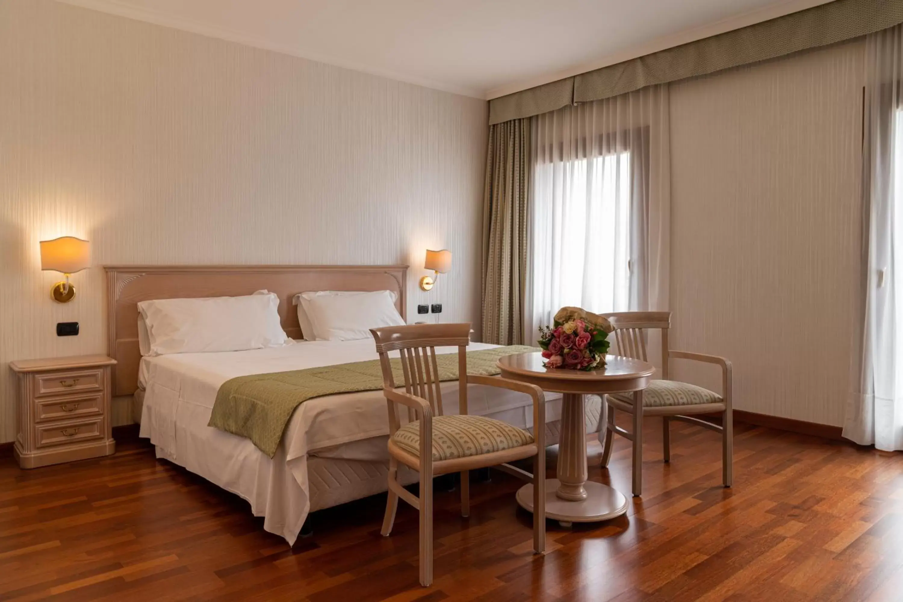 Bedroom, Bed in Hotel Roxy Plaza Bedroom, Bed in Hotel Roxy Plaza