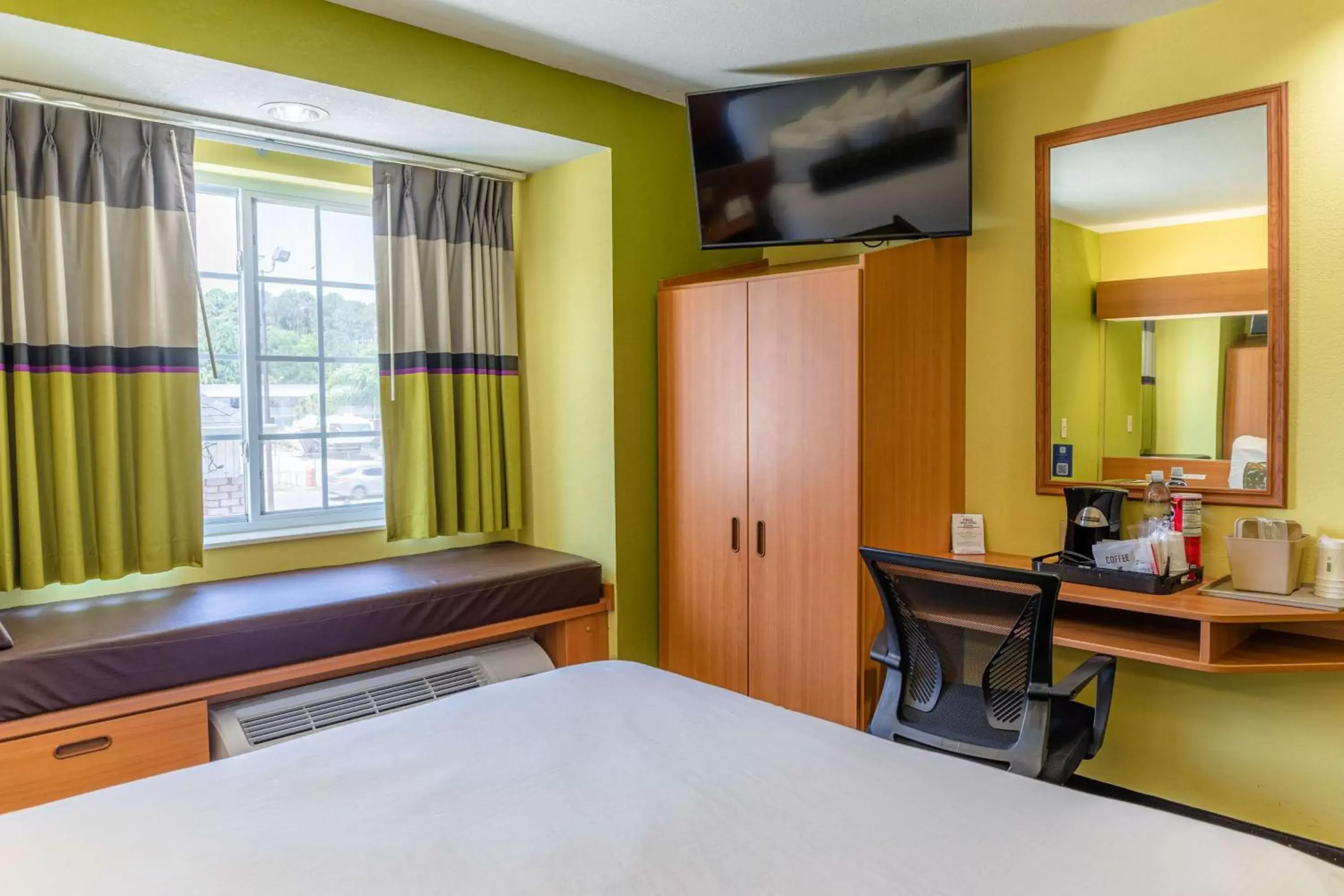 Bedroom, Bed in Microtel Inn & Suites by Wyndham Kingsland