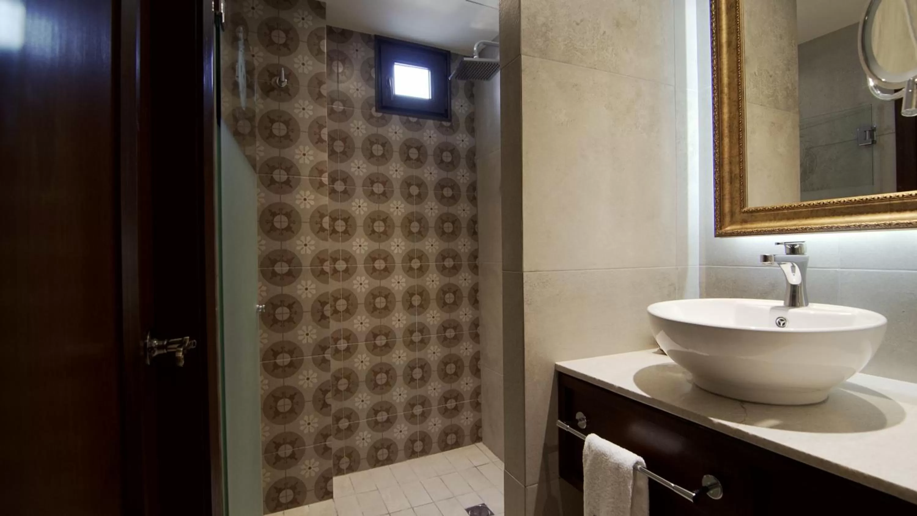 Bathroom in Hotel Morales Historical & Colonial Downtown Core