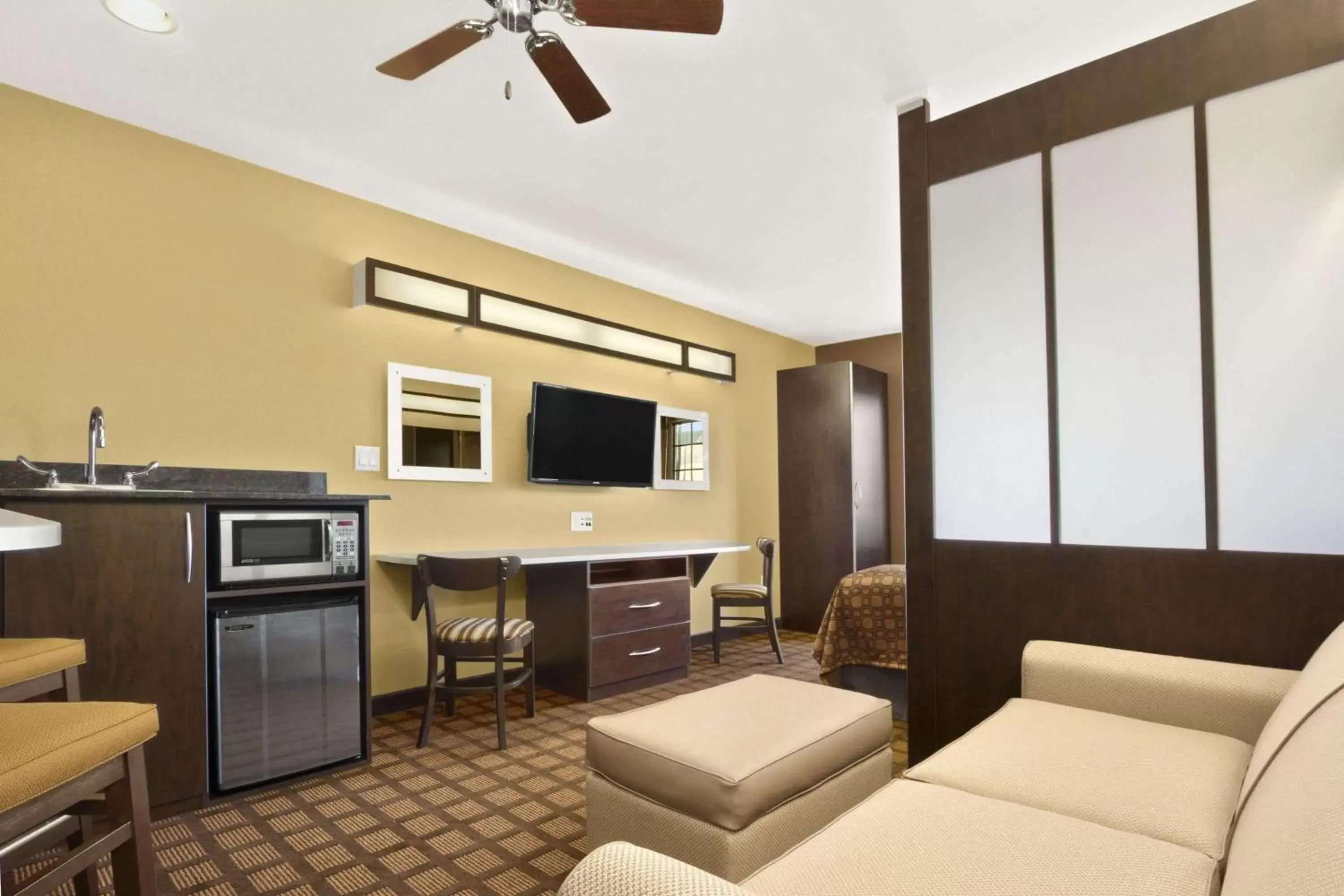 Photo of the whole room, Seating Area in Microtel Inn & Suites by Wyndham Buda Austin South