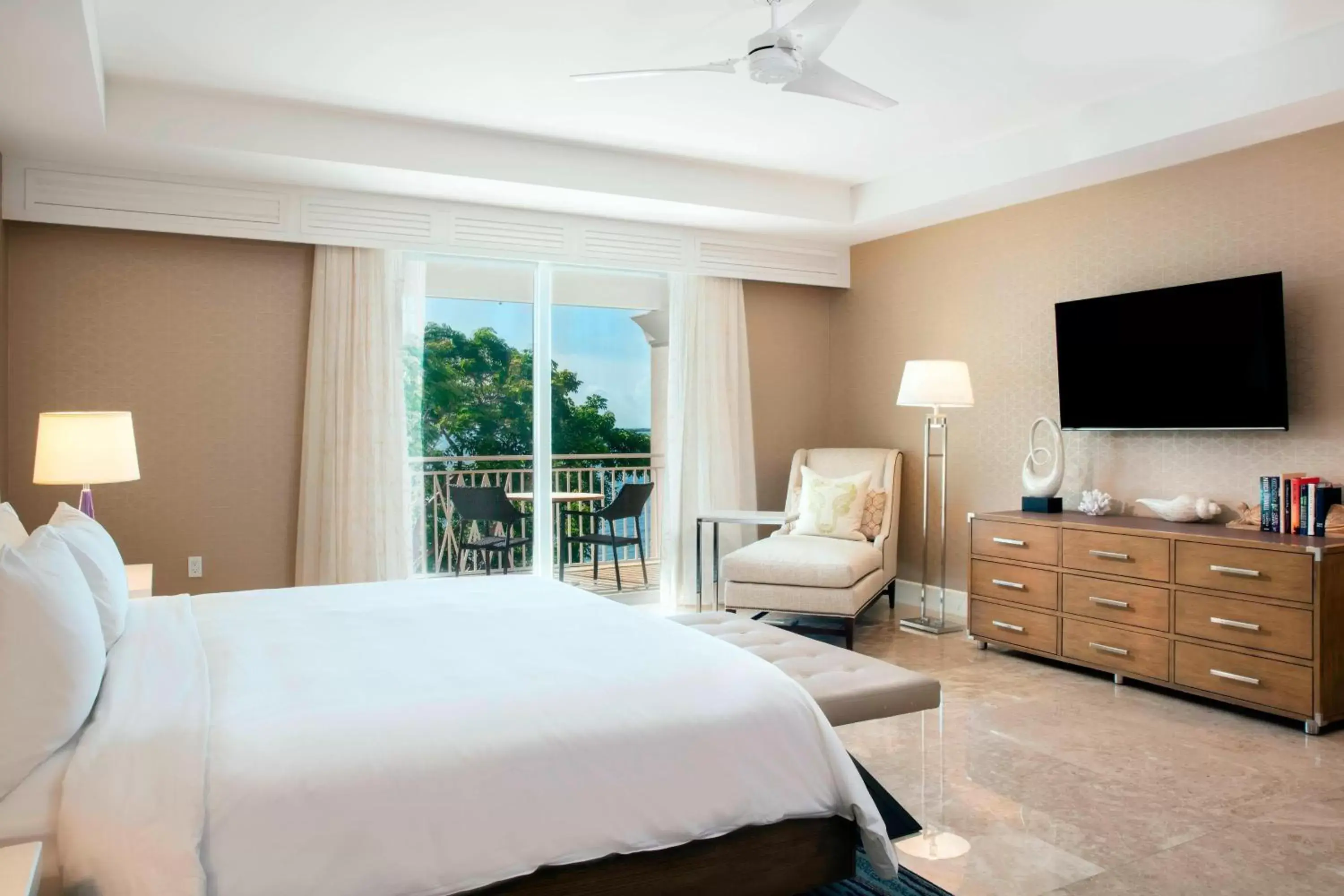 Bedroom, Bed in Playa Largo Resort & Spa, Autograph Collection