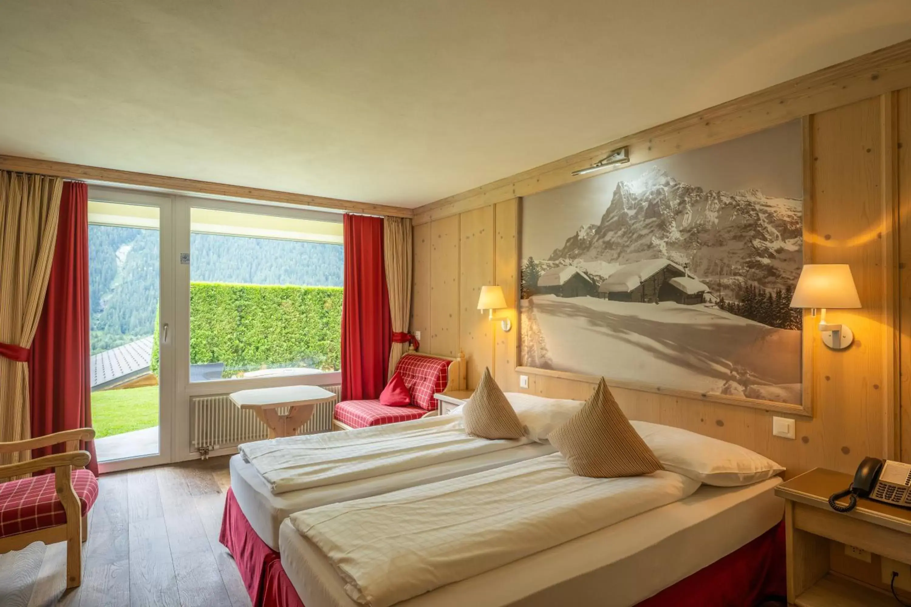 Garden, Bed in Hotel Spinne Grindelwald