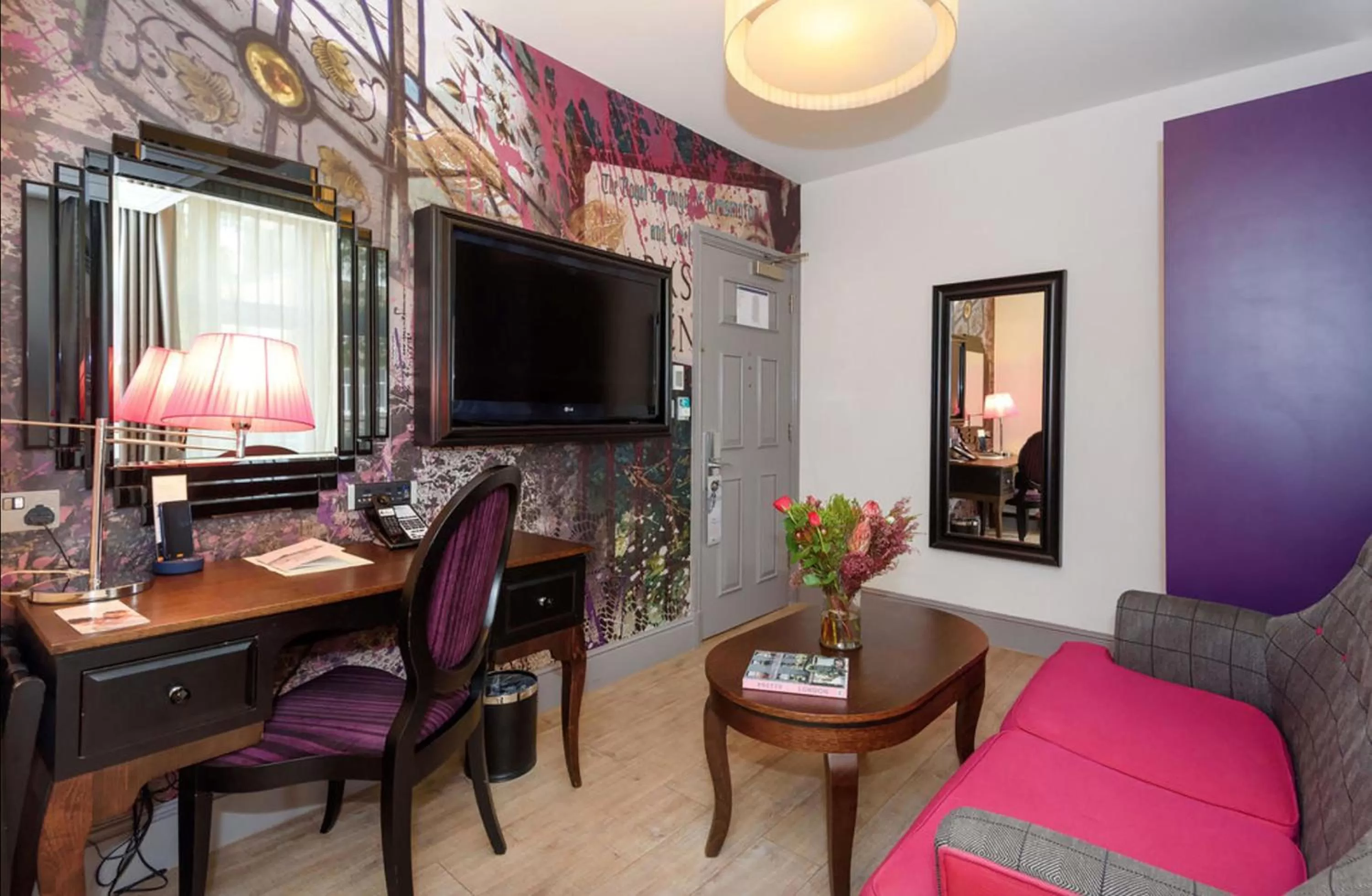 Photo of the whole room in Hotel Indigo London - Kensington by IHG