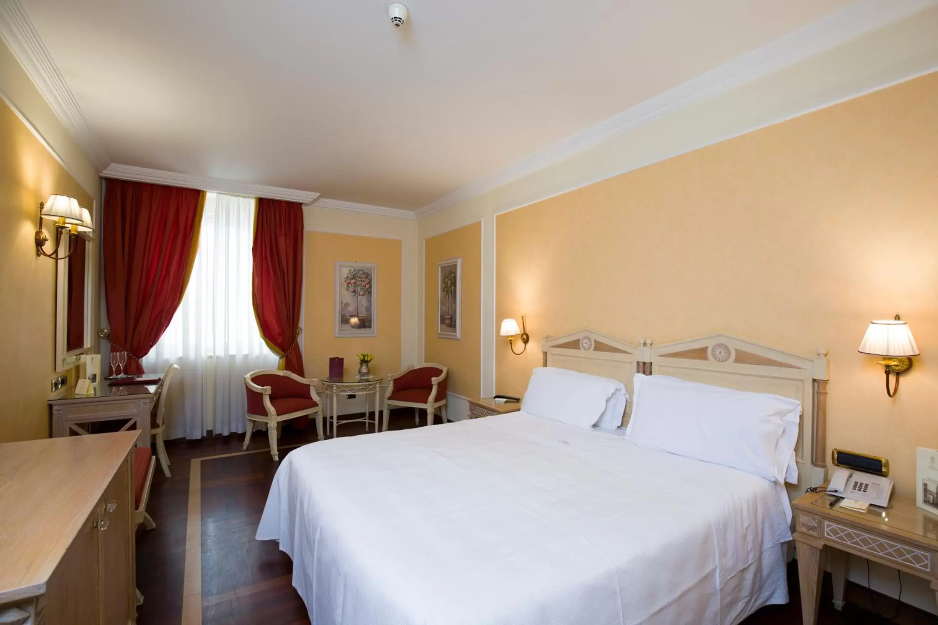 Bedroom, Bed in Palazzo Alabardieri