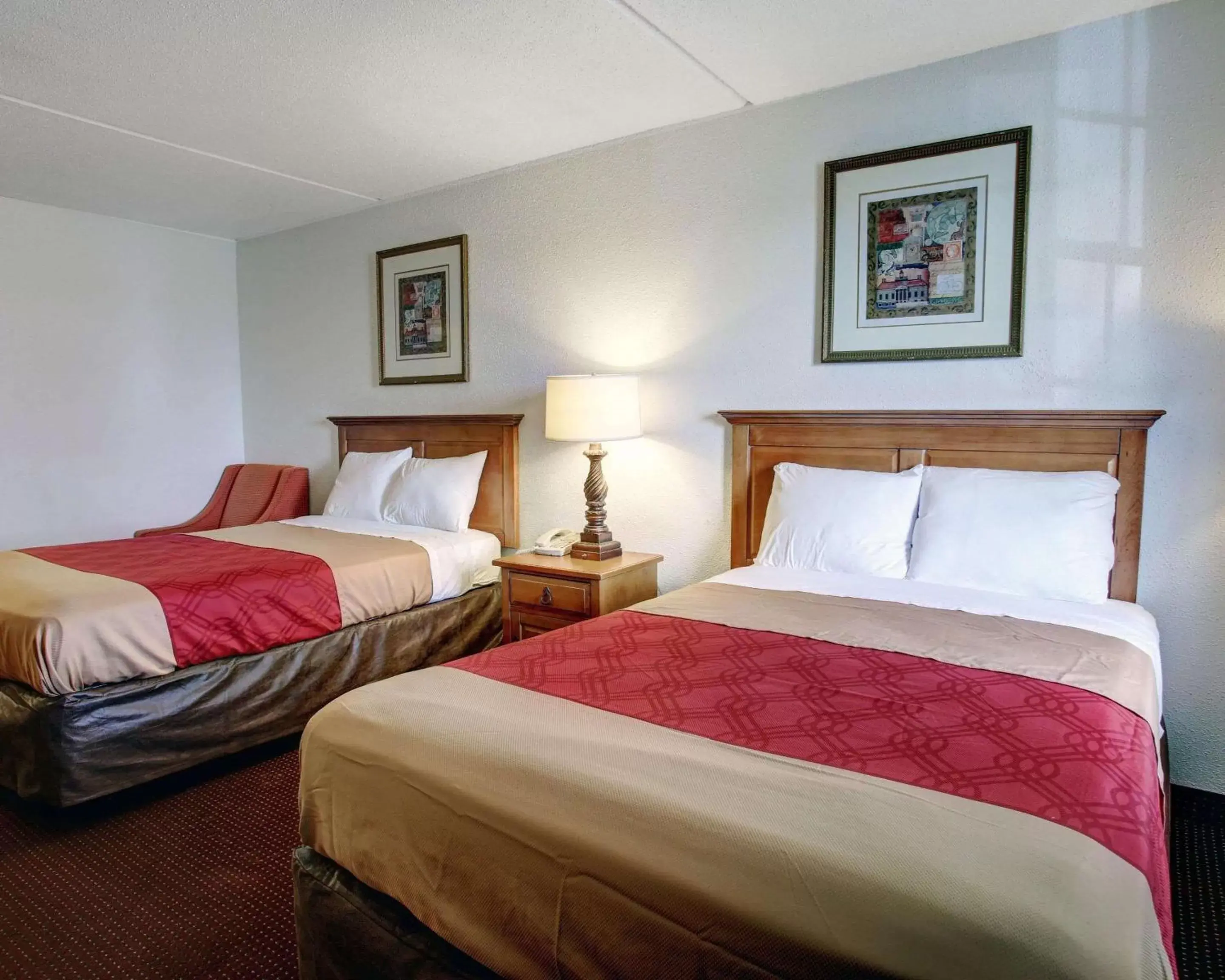 Photo of the whole room, Bed in Rodeway Inn New Braunfels