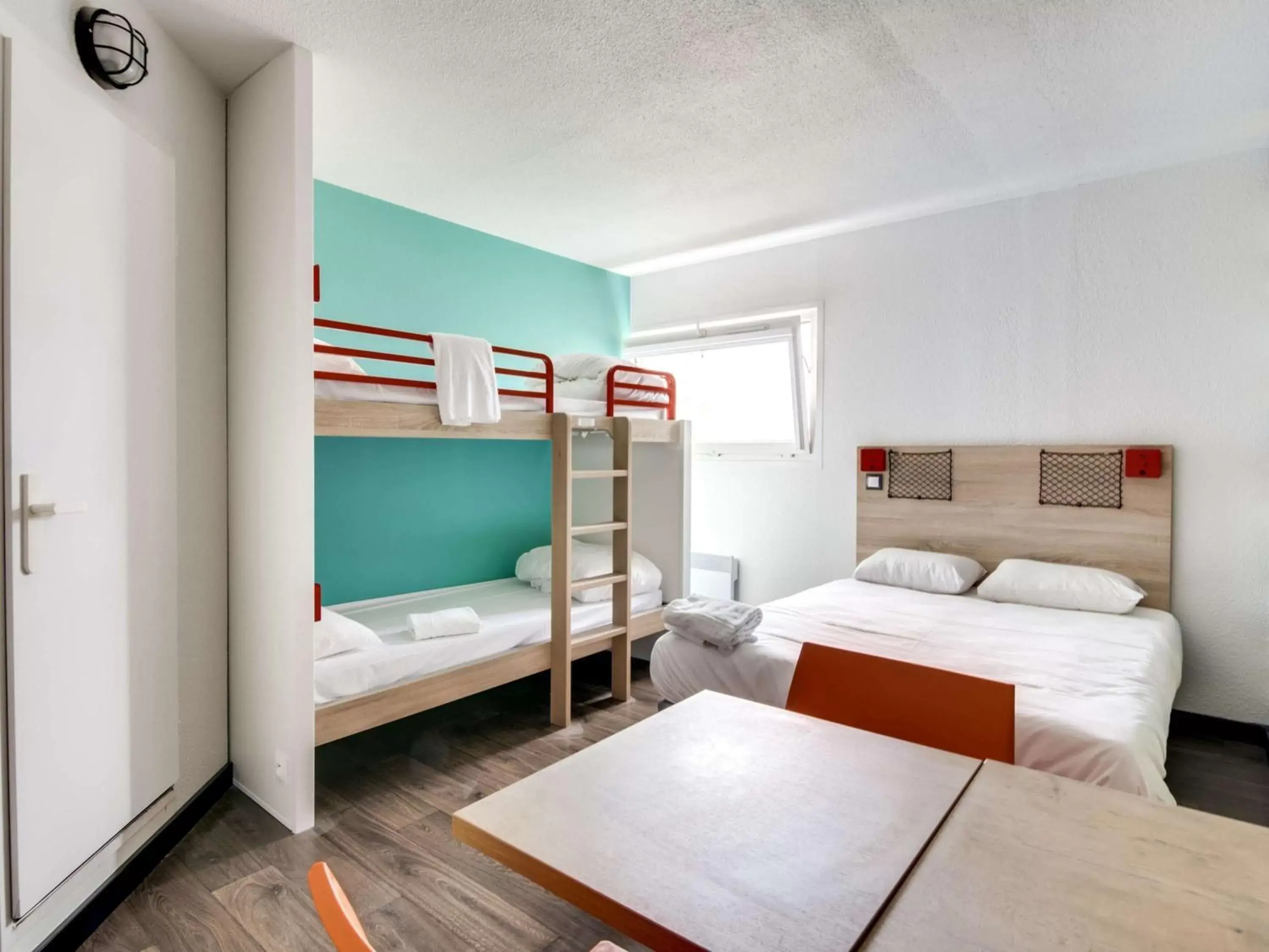 Photo of the whole room, Bed in HotelF1 Bourges Le Subdray Photo of the whole room, Bed in HotelF1 Bourges Le Subdray
