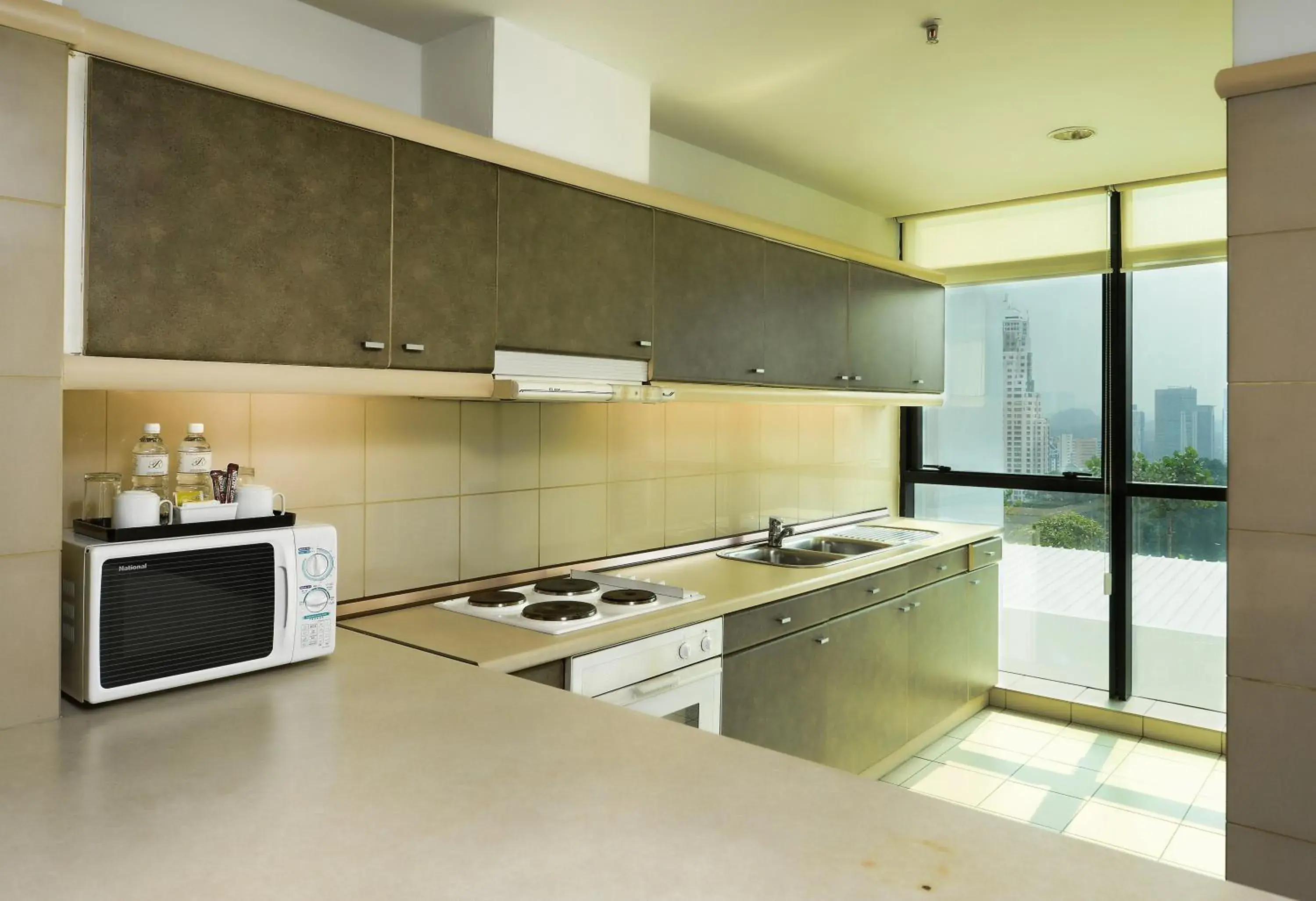 Kitchen or kitchenette, Kitchen/Kitchenette in Pacific Regency Hotel Suites