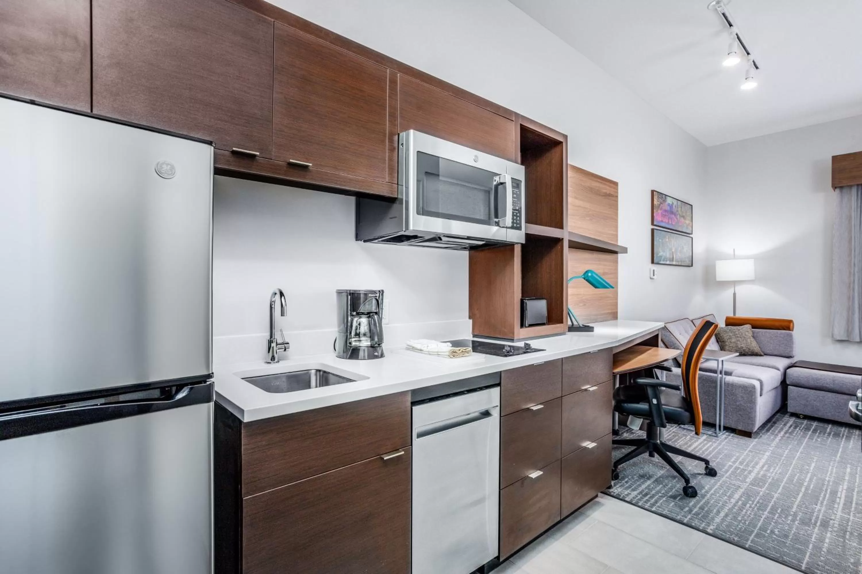 Kitchen or kitchenette in TownePlace Suites by Marriott Chicago Waukegan Gurnee