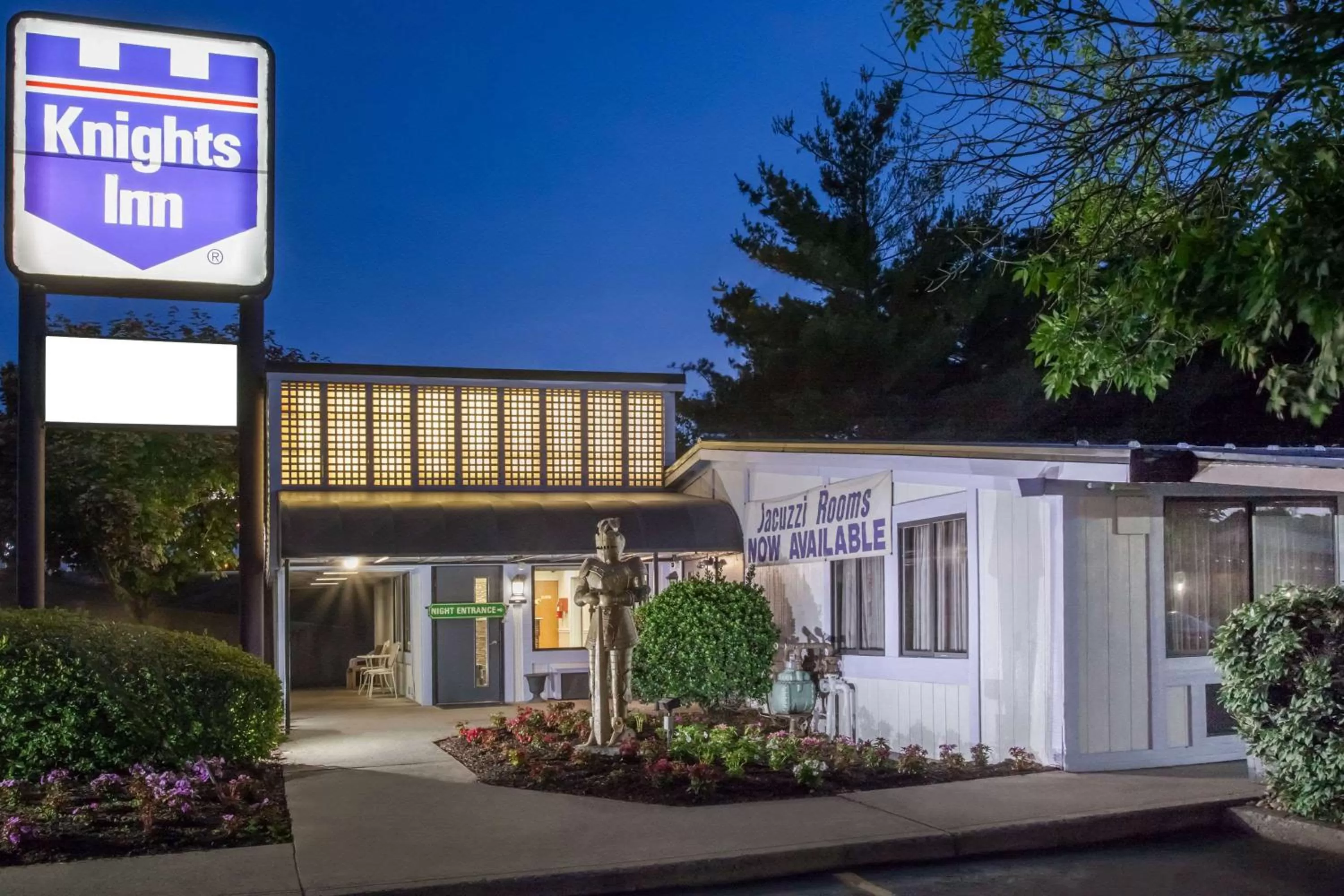 Property building in Knights Inn Pittston