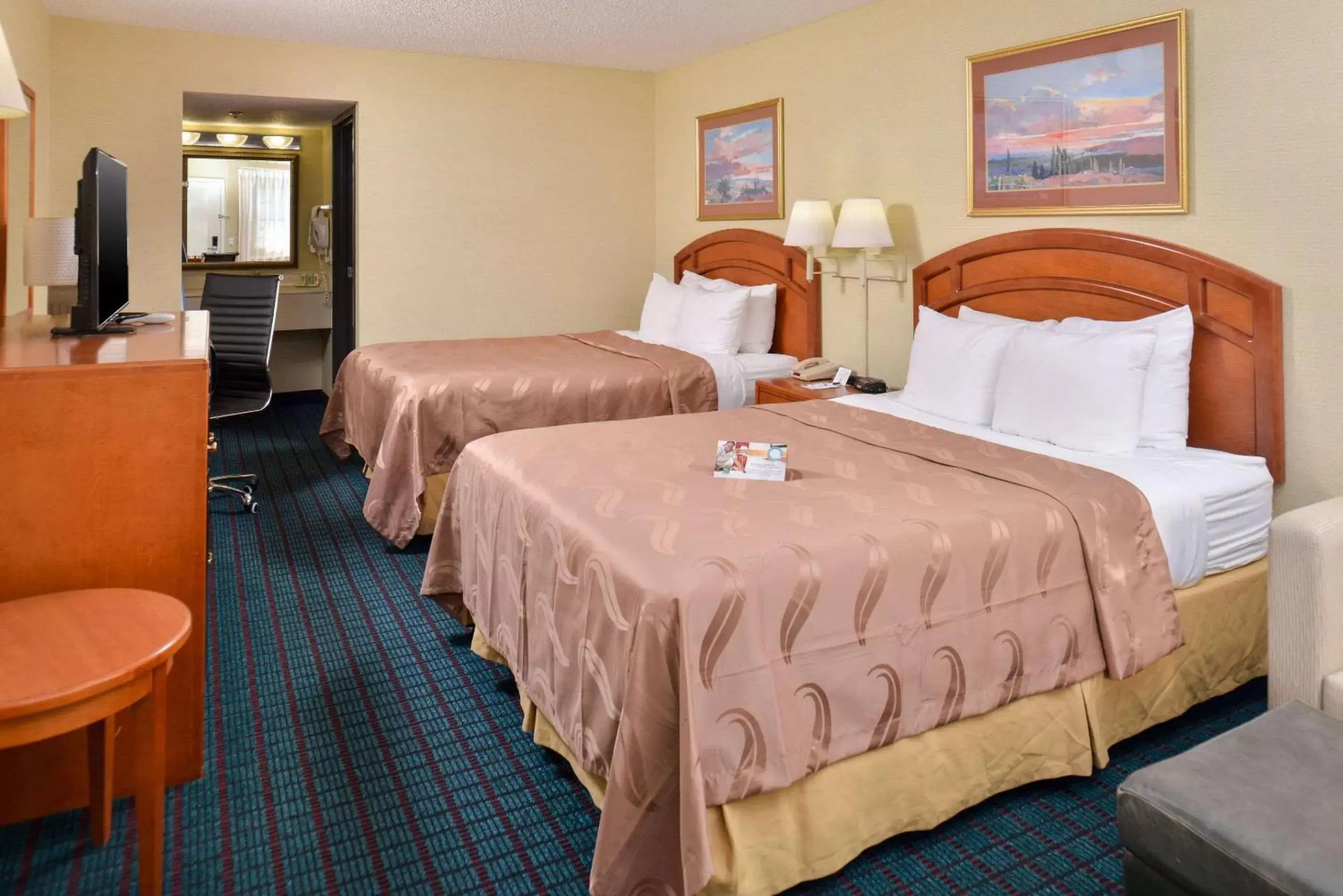 Photo of the whole room, Bed in Quality Inn