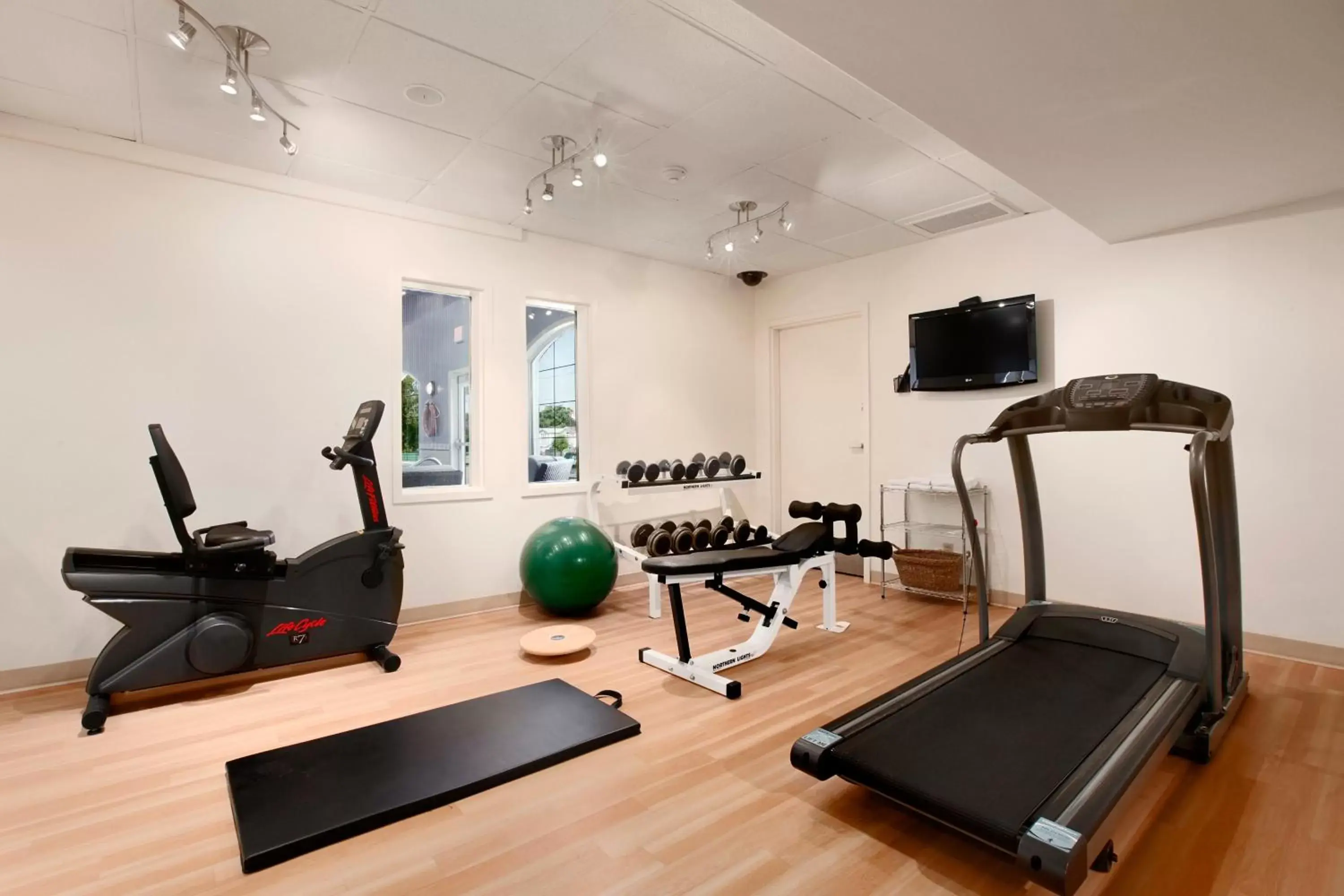 Fitness centre/facilities, Fitness Center/Facilities in Days Inn & Suites by Wyndham Brandon