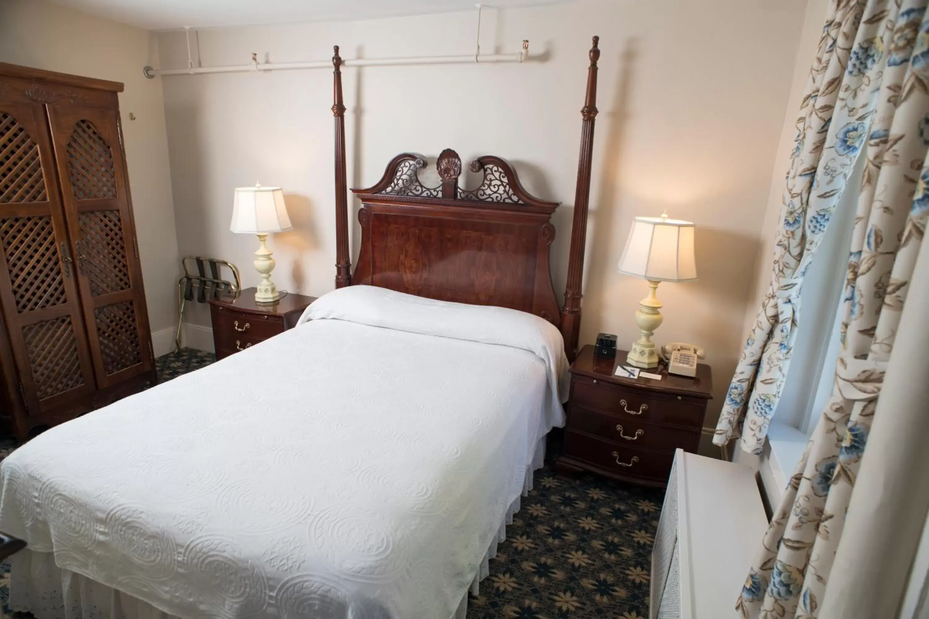 Bed in Middlebury Inn