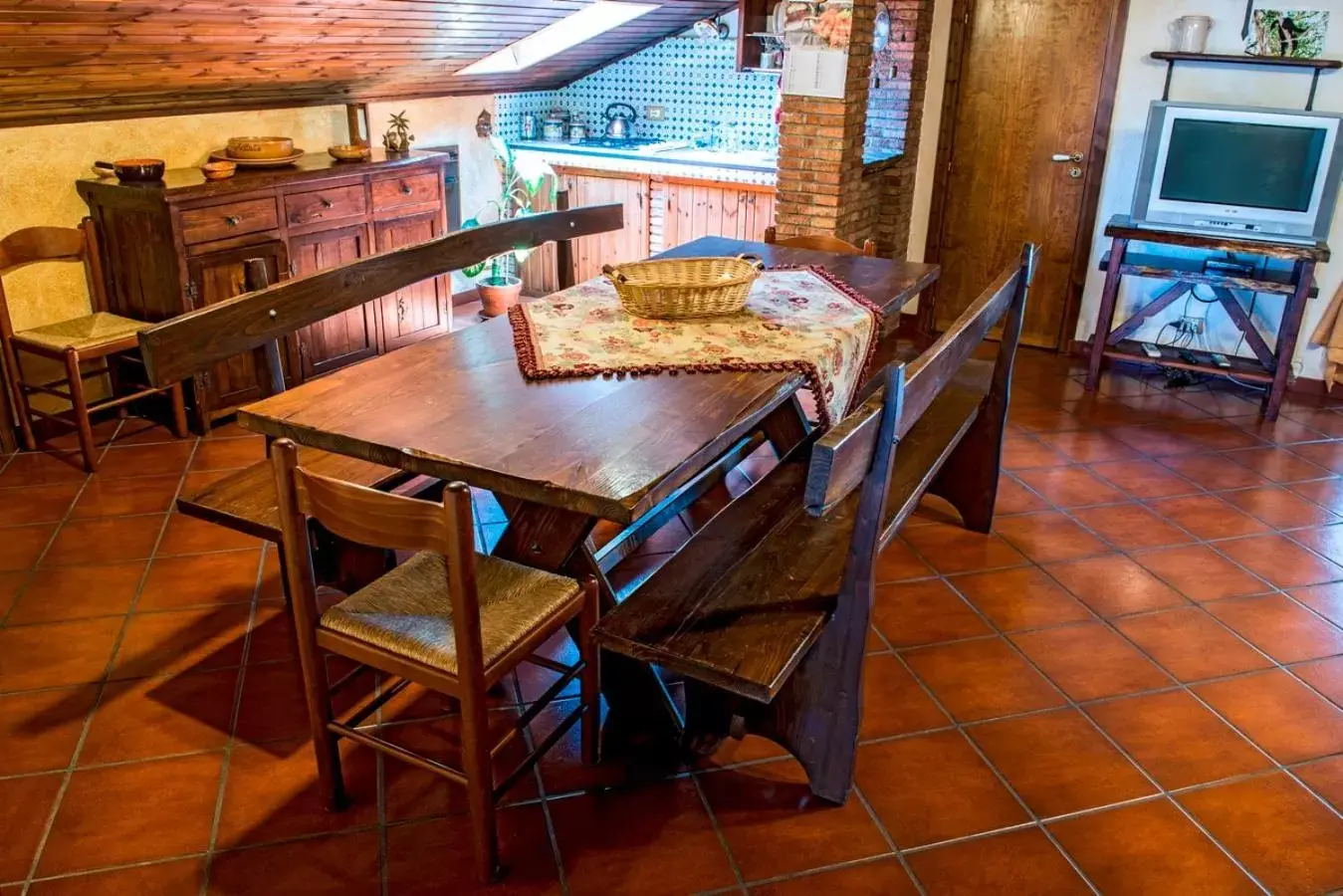 Communal kitchen, Dining Area in B&B Alfio Tomaselli