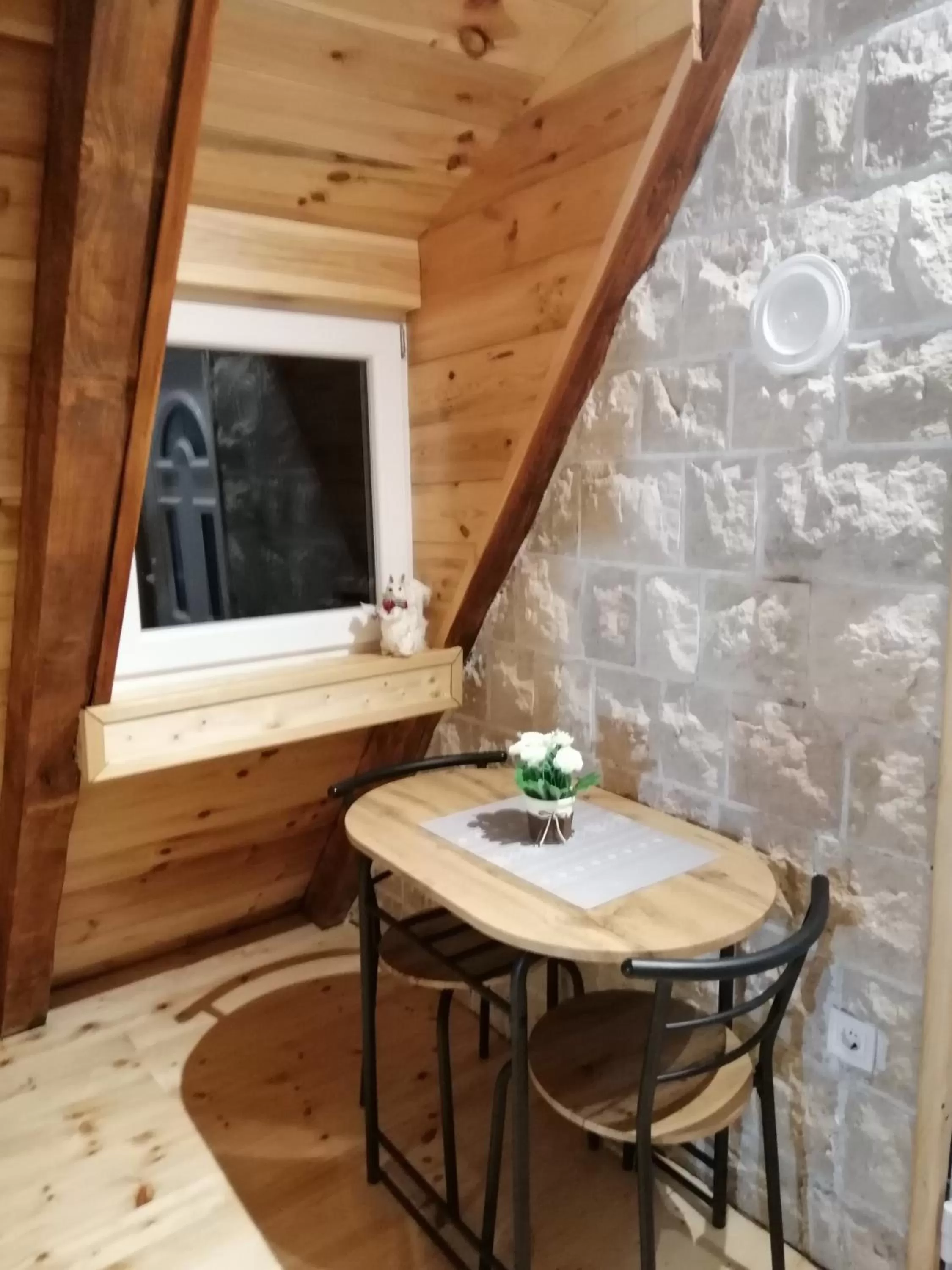 Dining area in Apartmani RUNOLIST