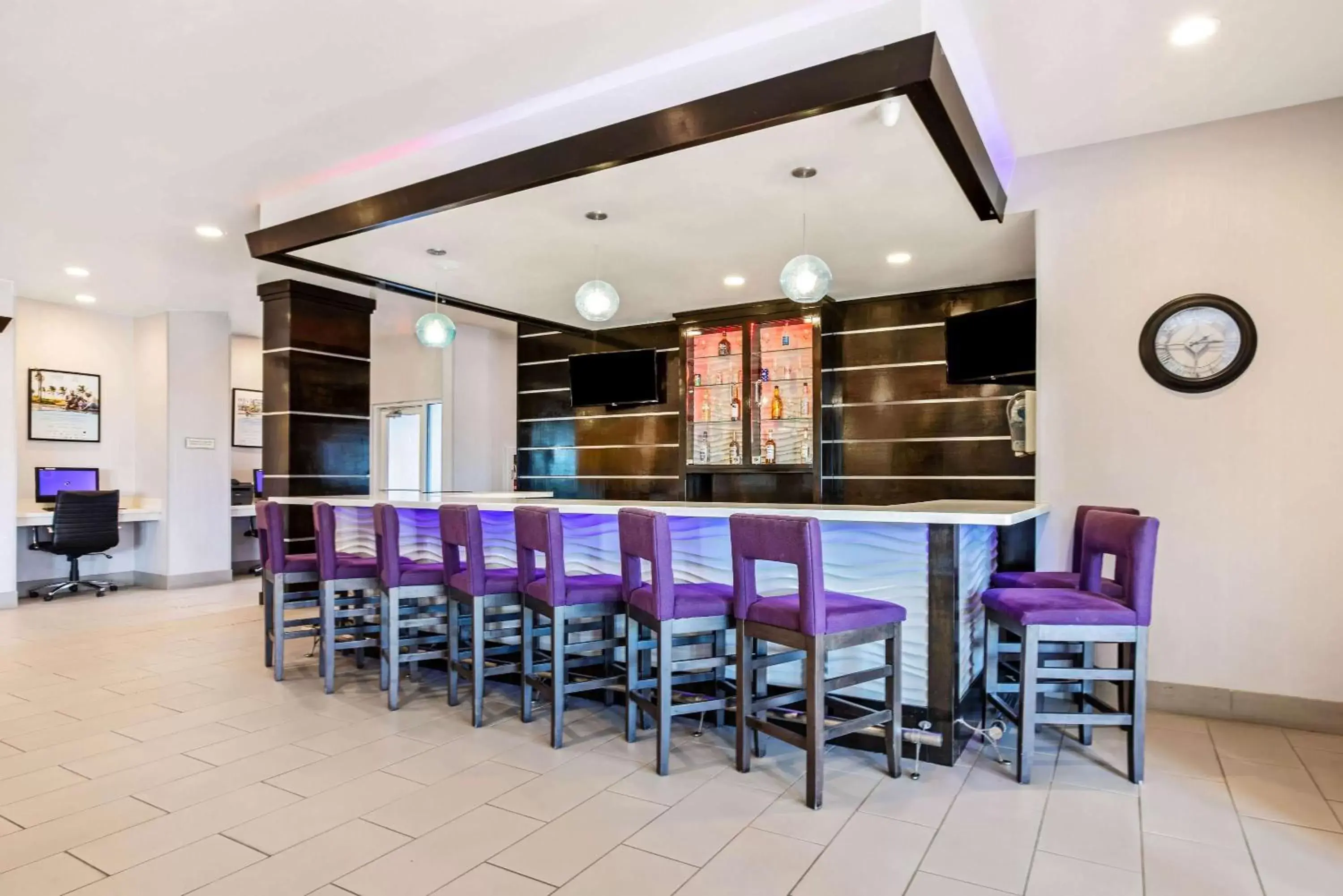 Lounge or bar in La Quinta by Wyndham Corpus Christi - Portland Lounge or bar in La Quinta by Wyndham Corpus Christi - Portland