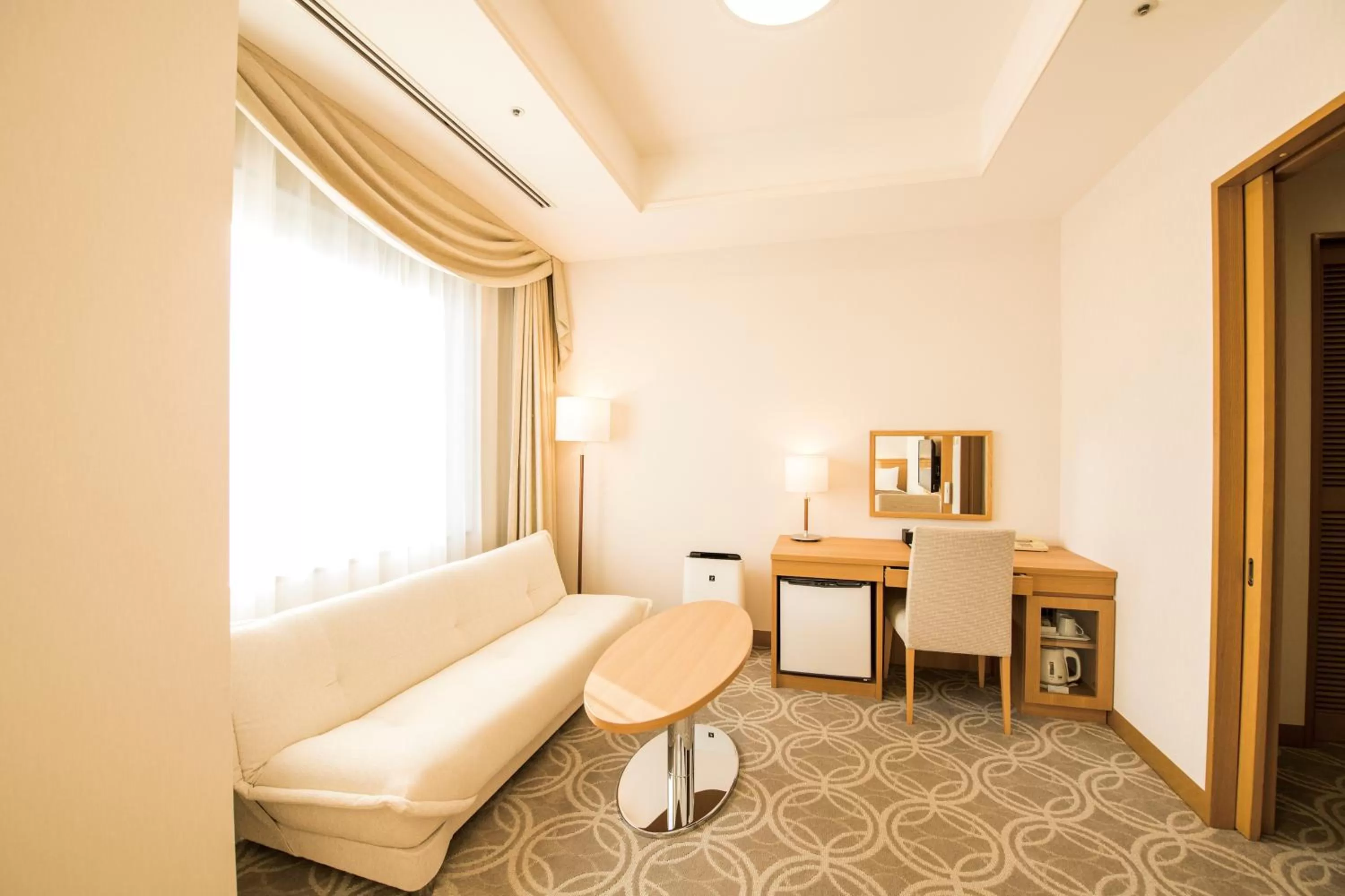 Seating area in Hotel Port Plaza Chiba