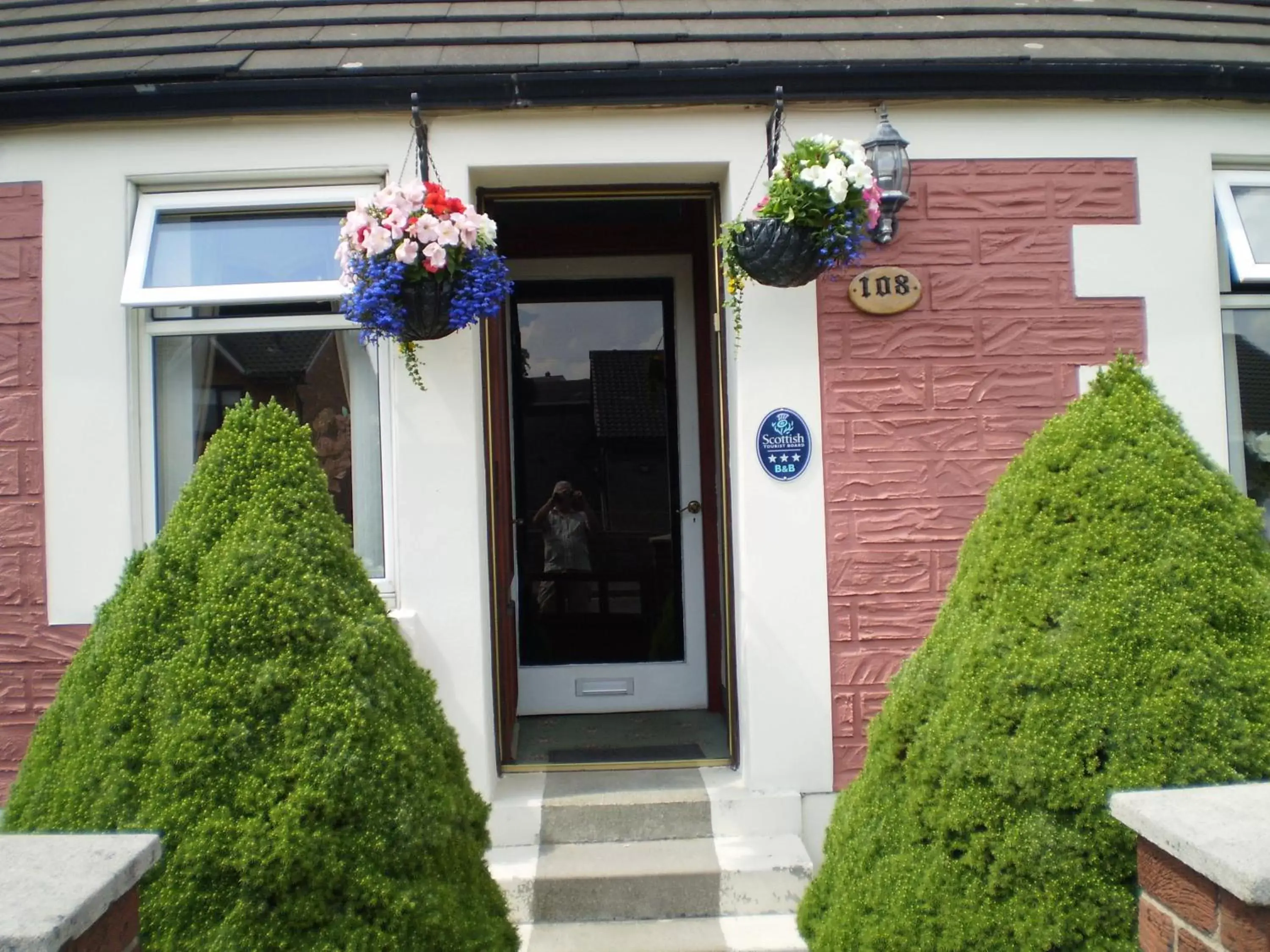 Facade/entrance in Shawlee Cottage