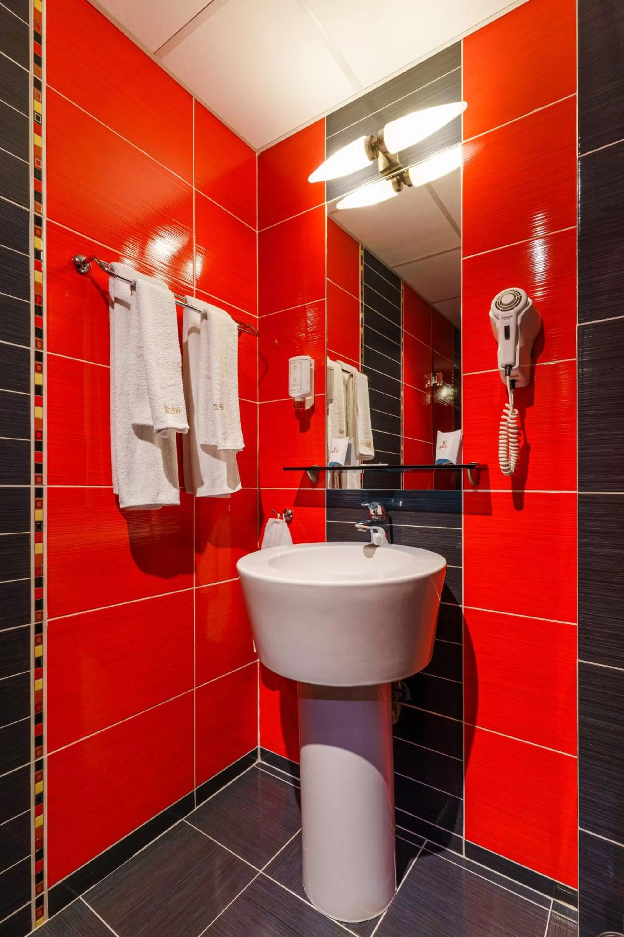 Bathroom in Hotel Ego - Free Parking - Top Central Location
