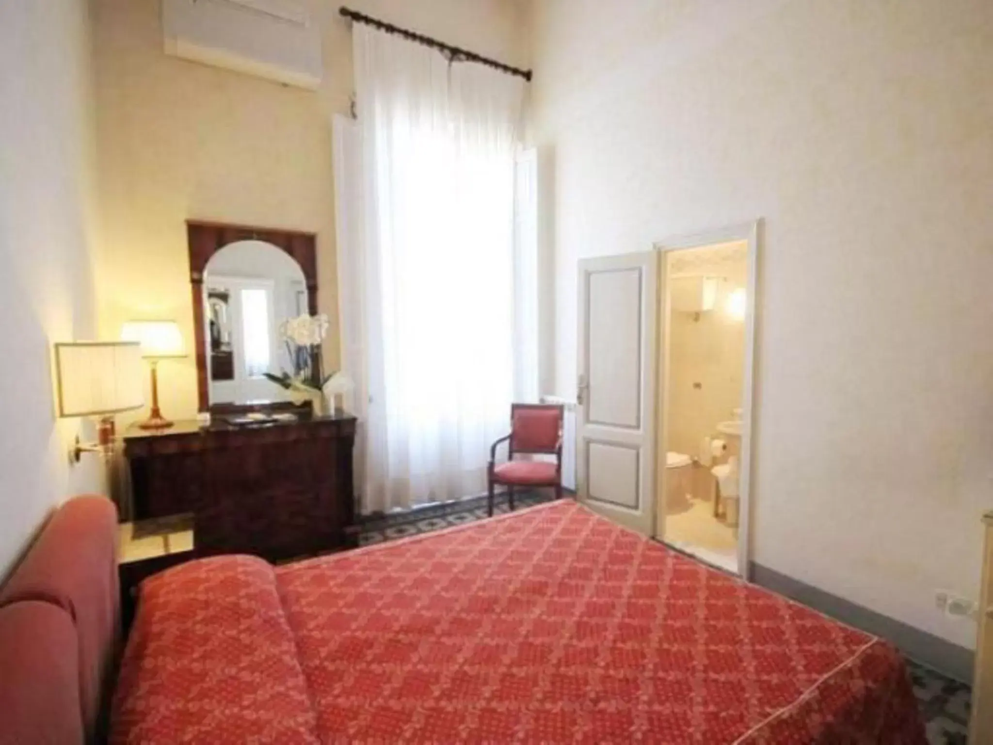 Bed in Villa Piccola Siena
