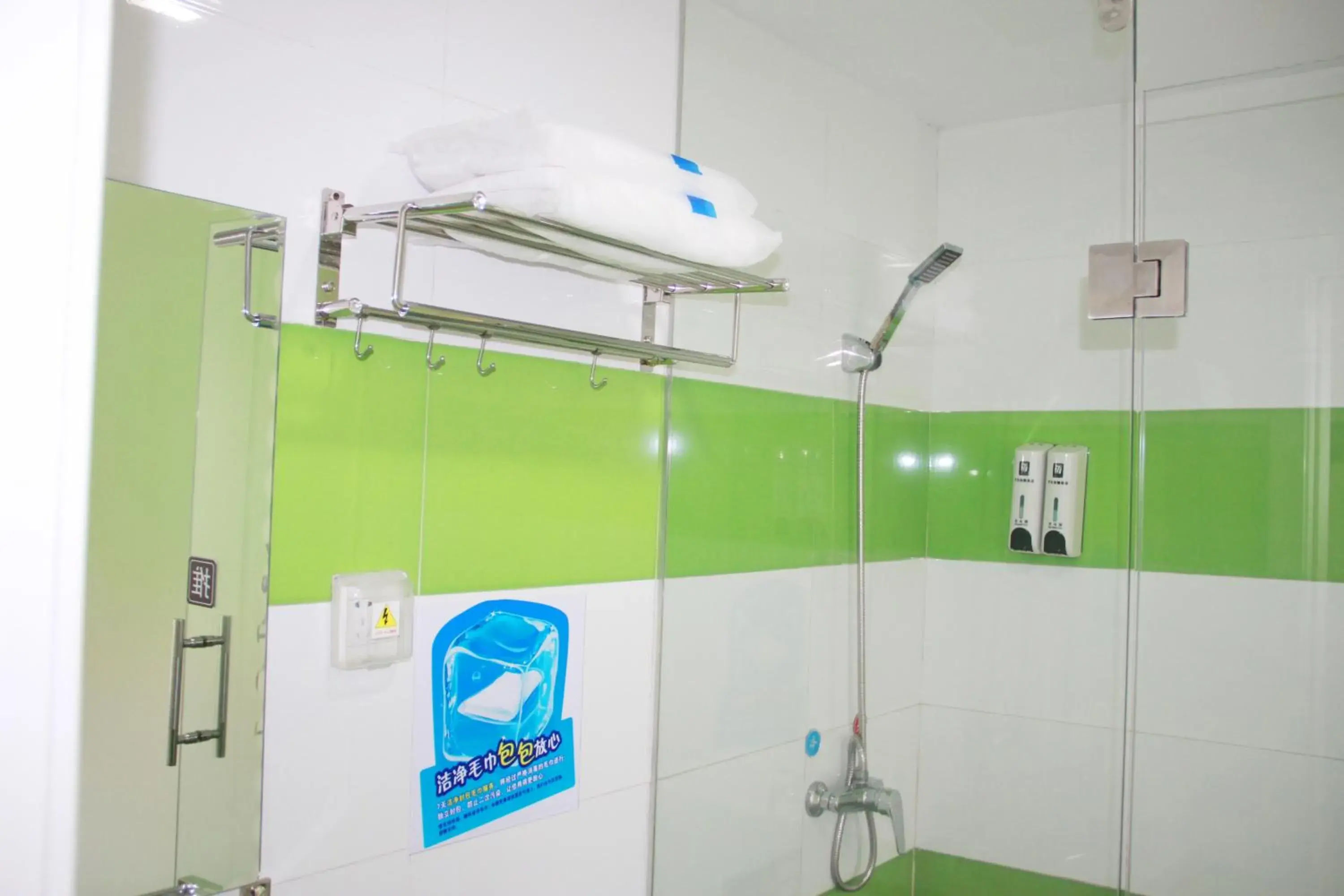 Shower, Bathroom in 7 Days Premium Guangzhou Tianhe Shipaiqiao Metro Station Taikoo Hui