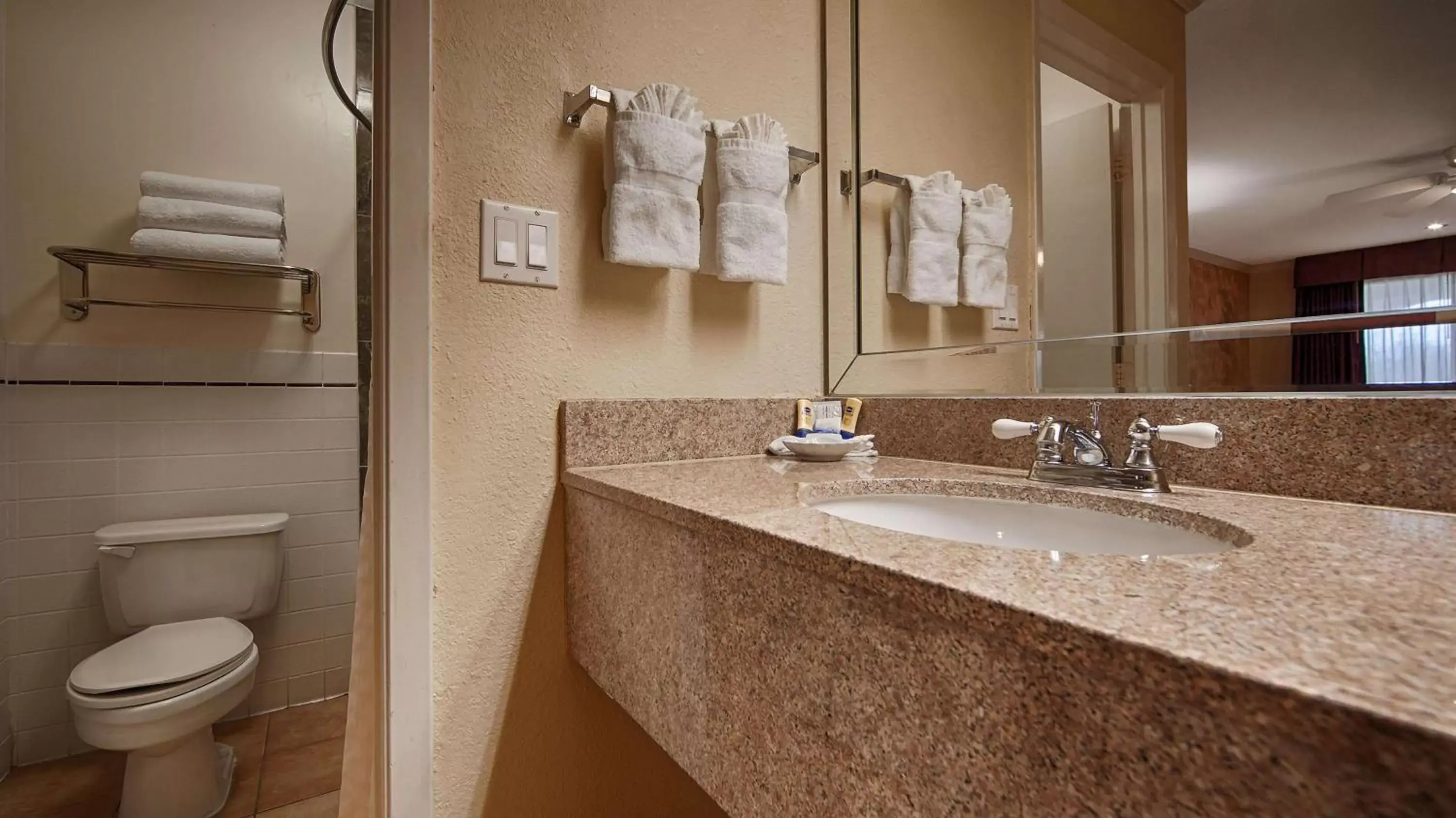 Photo of the whole room, Bathroom in Best Western Pearland Inn