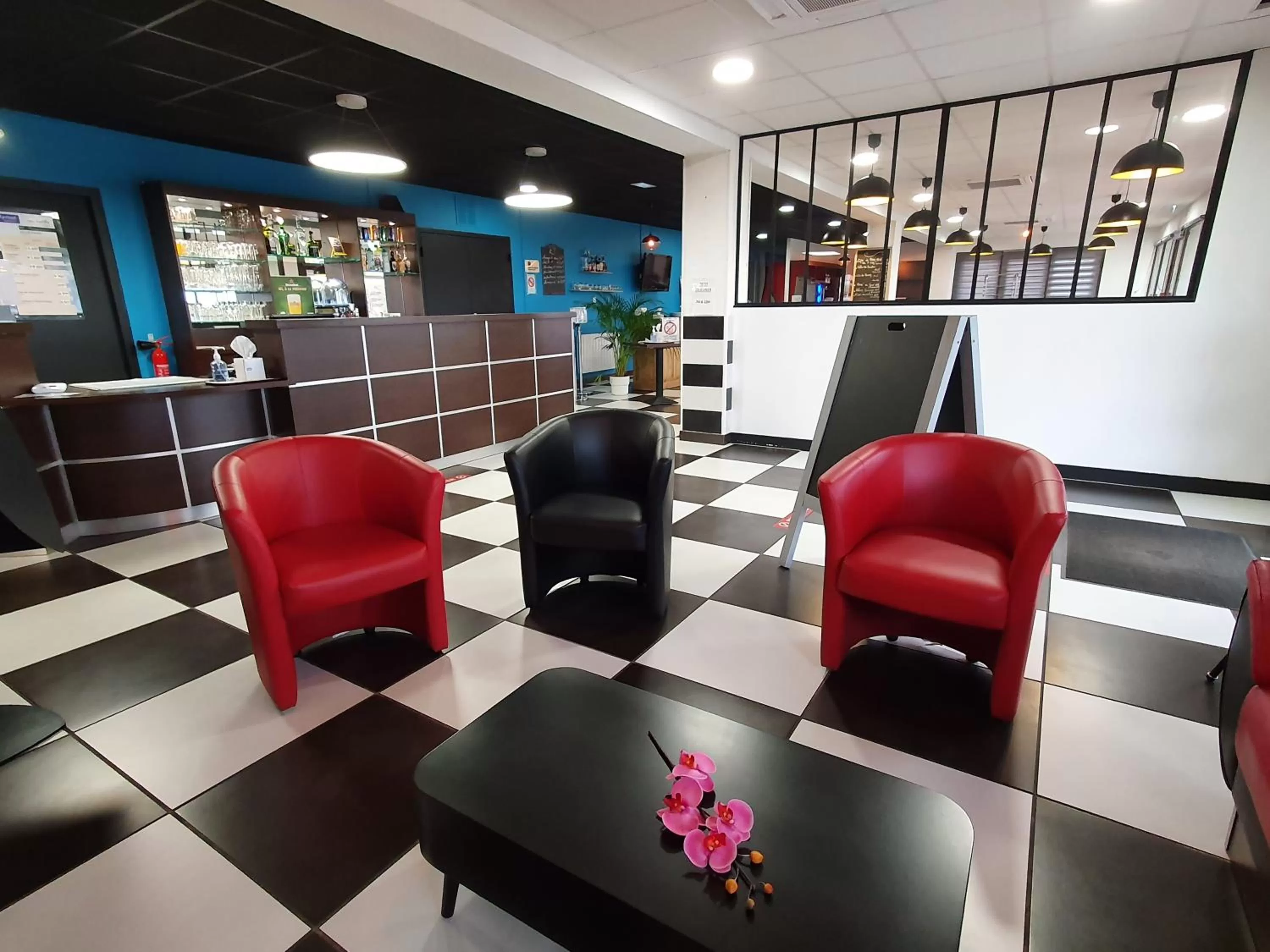 Lobby or reception in Kyriad Montluçon - Saint Victor