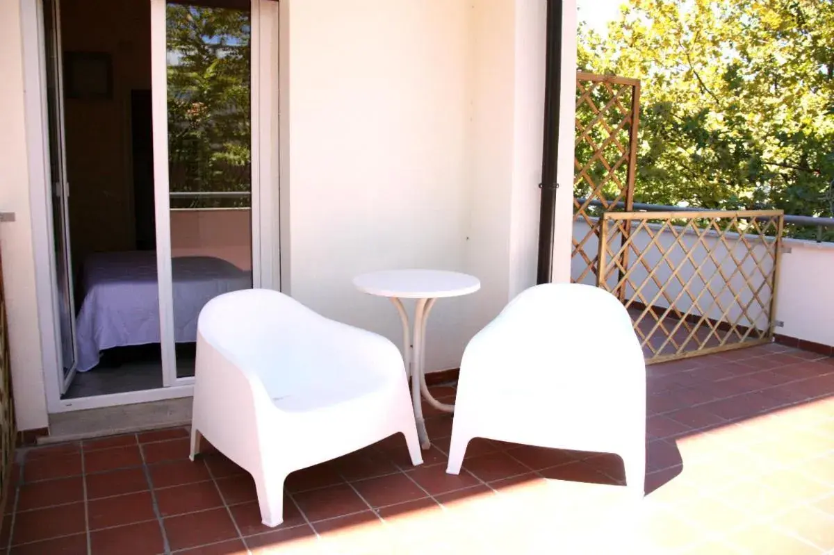 Balcony/Terrace, Seating Area in Alba Hotel