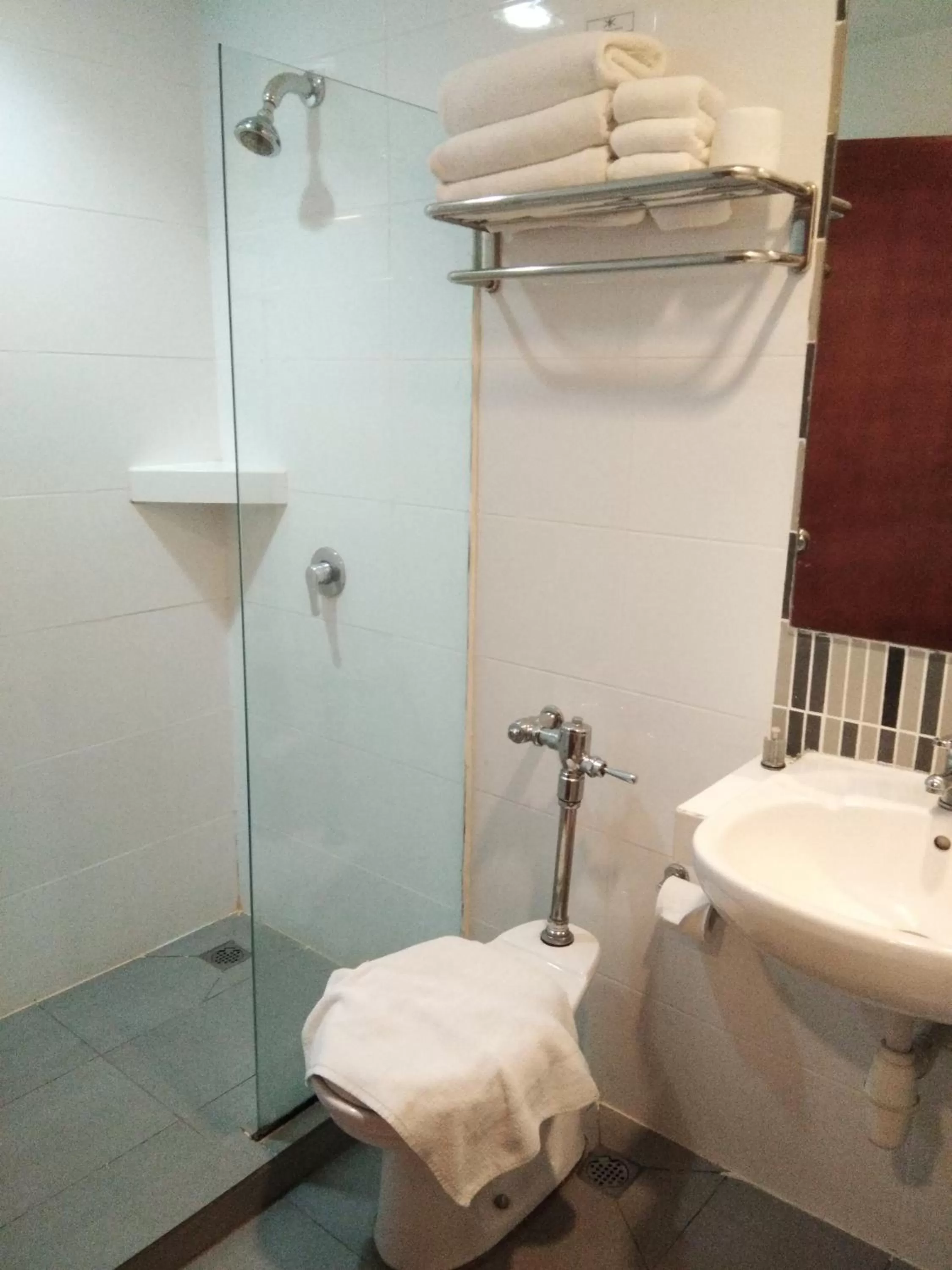 Toilet in Kinabalu Daya Hotel