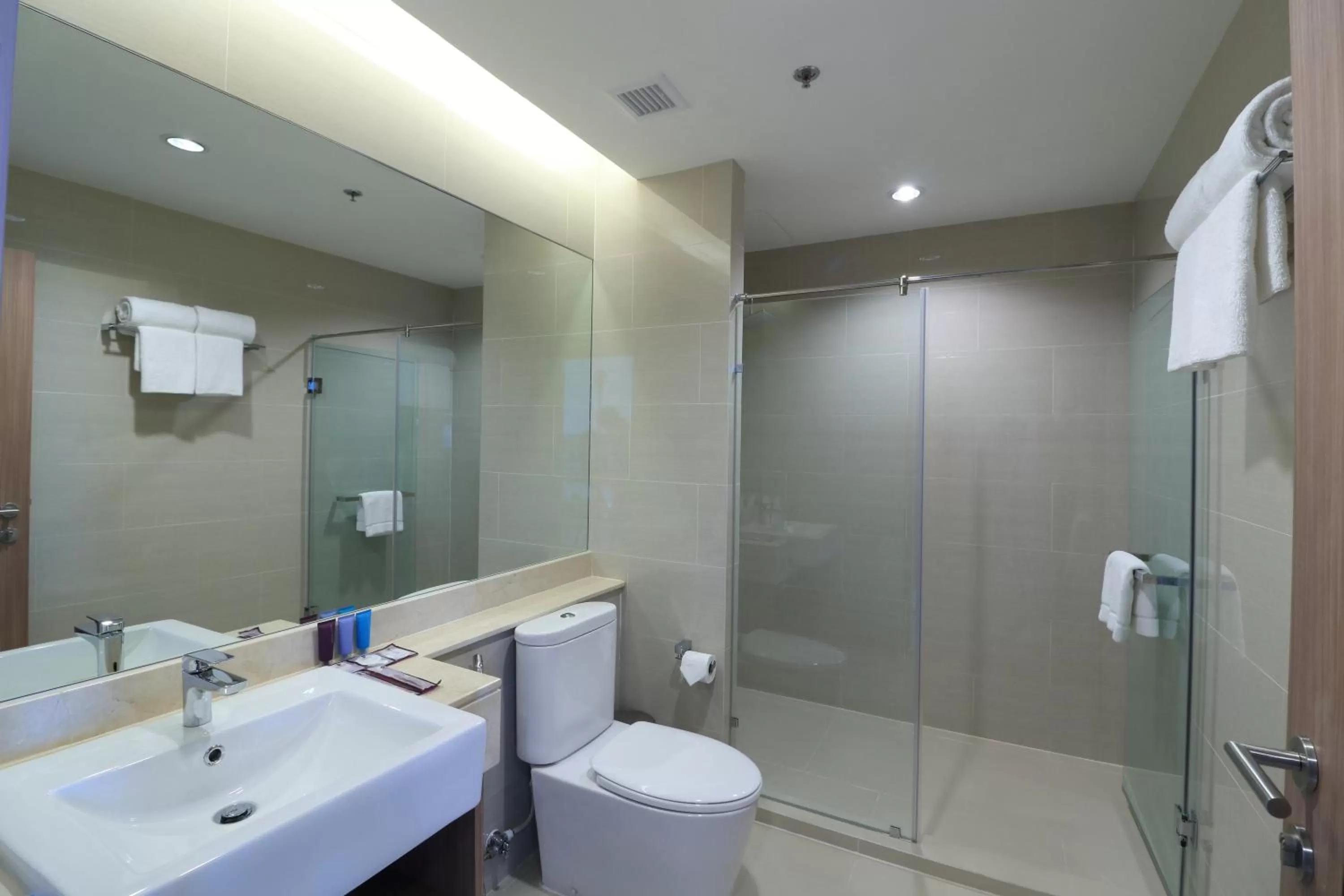 Toilet in Grand Fortune Hotel Nakhon Si Thammarat