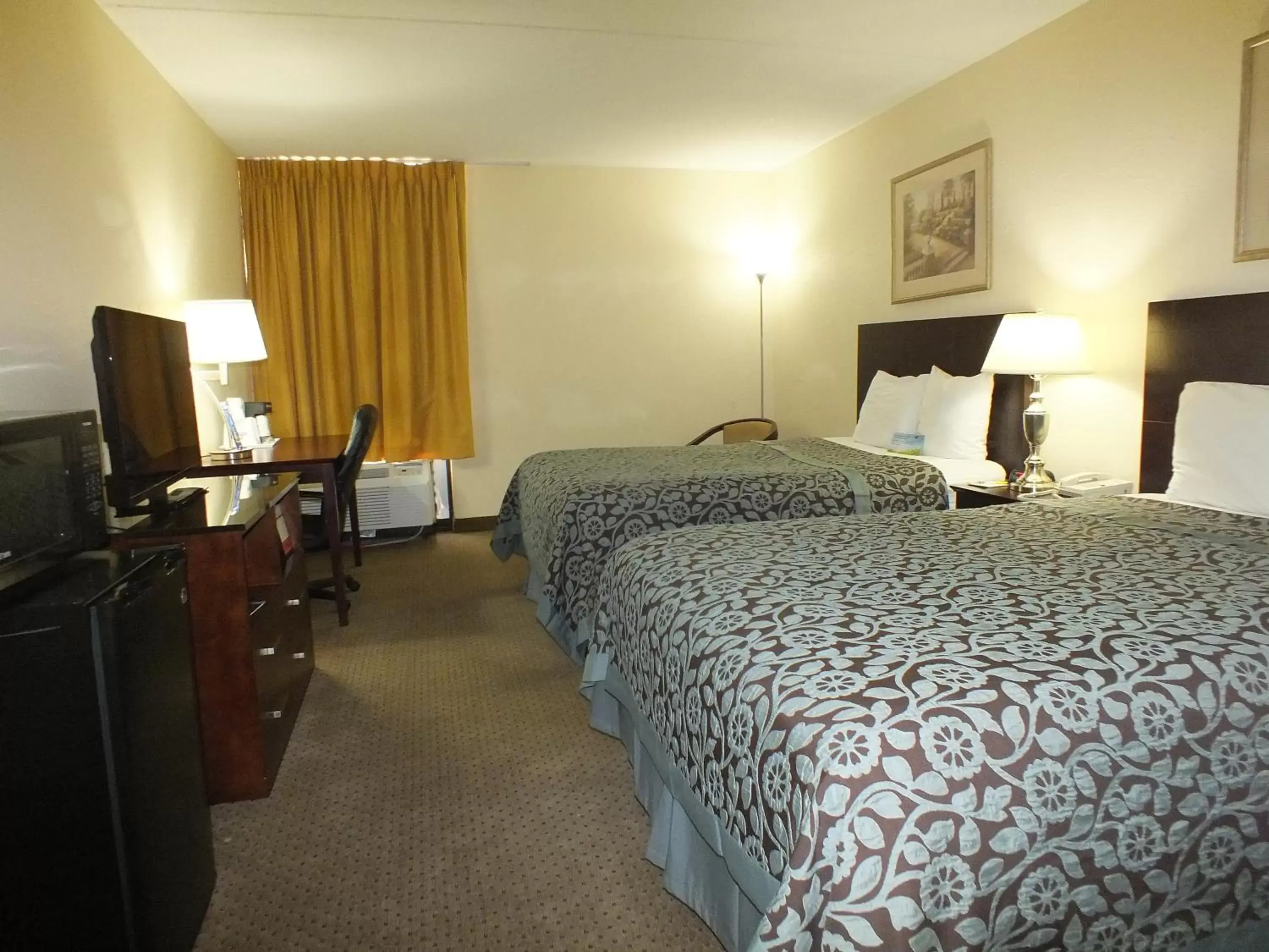 Photo of the whole room, Bed in Days Inn by Wyndham Indianapolis Northeast