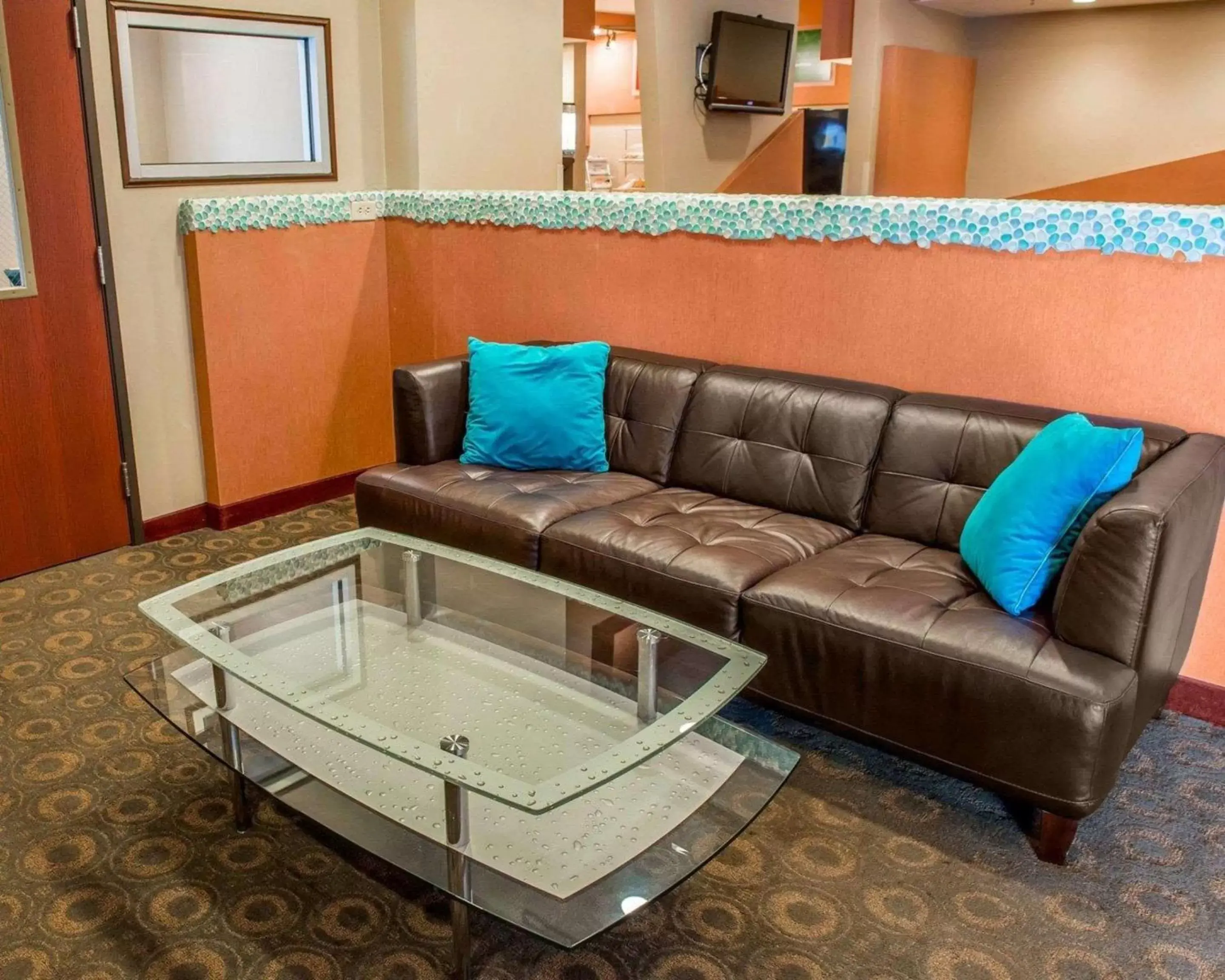 Lobby or reception, Seating Area in Comfort Suites Monaca