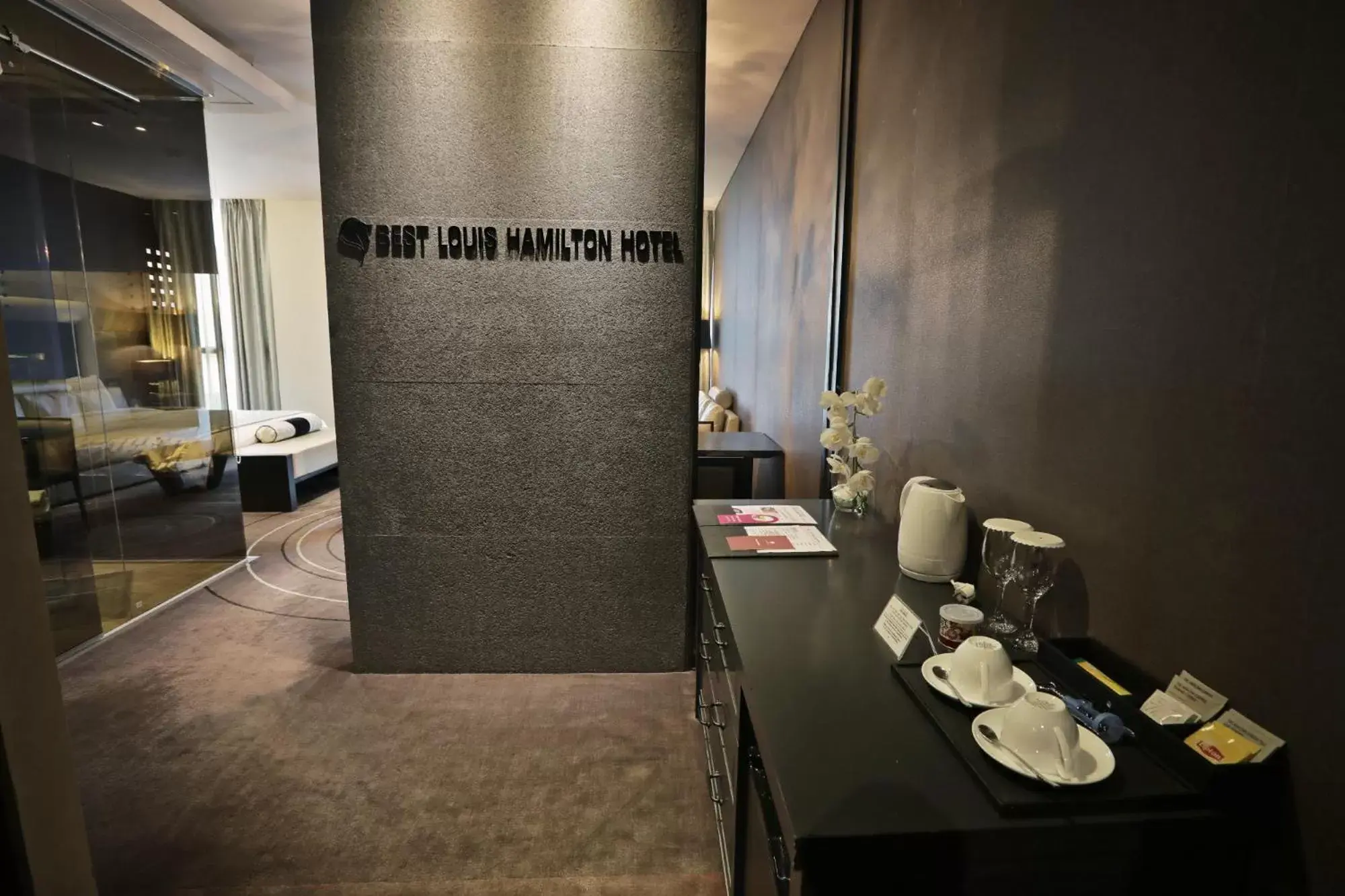 Living room, Restaurant/Places to Eat in Best Louis Hamilton Hotel Haeundae