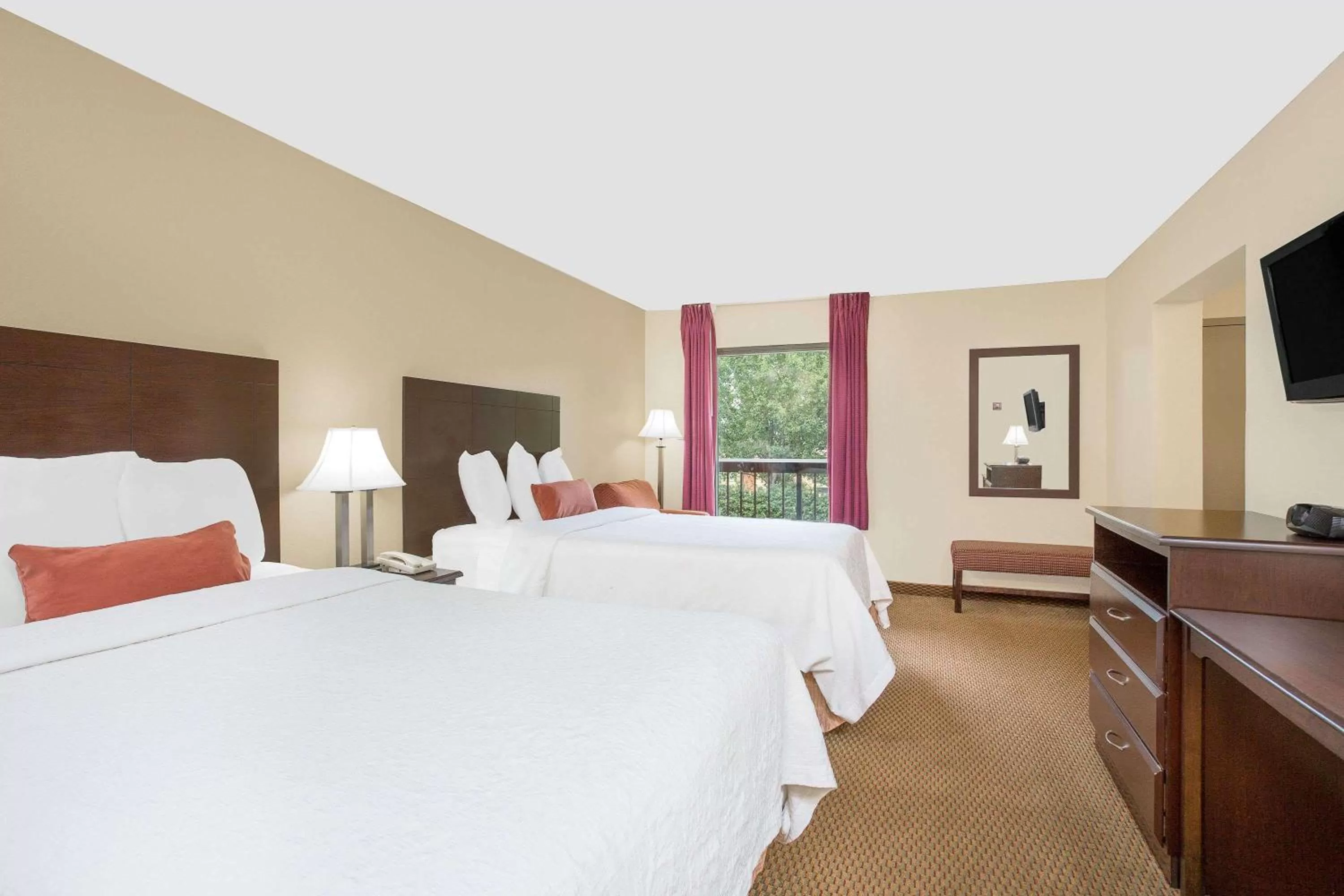 Photo of the whole room, Bed in Baymont by Wyndham Greenville