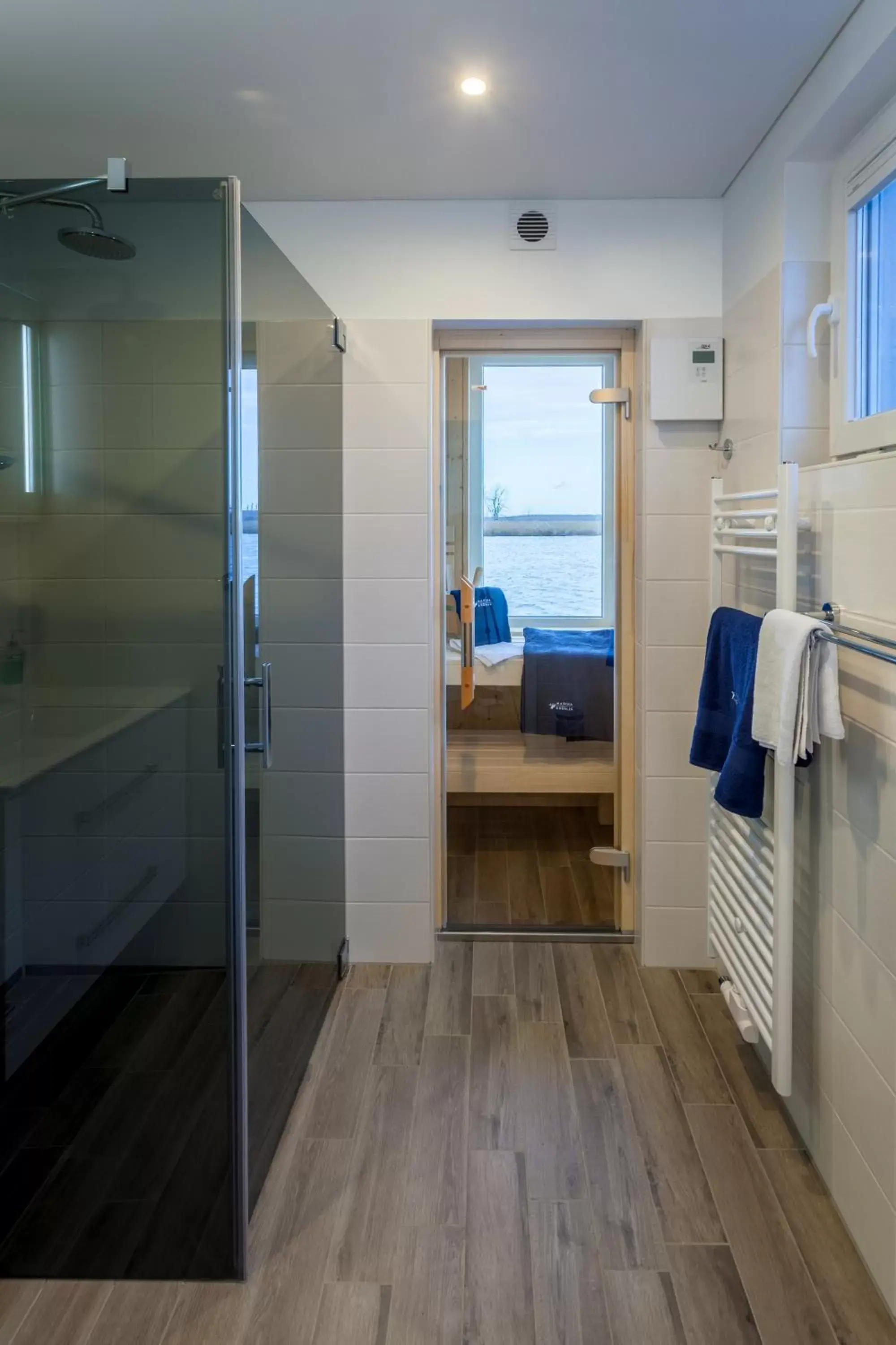 Three-Bedroom House with Sauna 6 in Schwimmende Häuser im BALTIC SEA RESORT