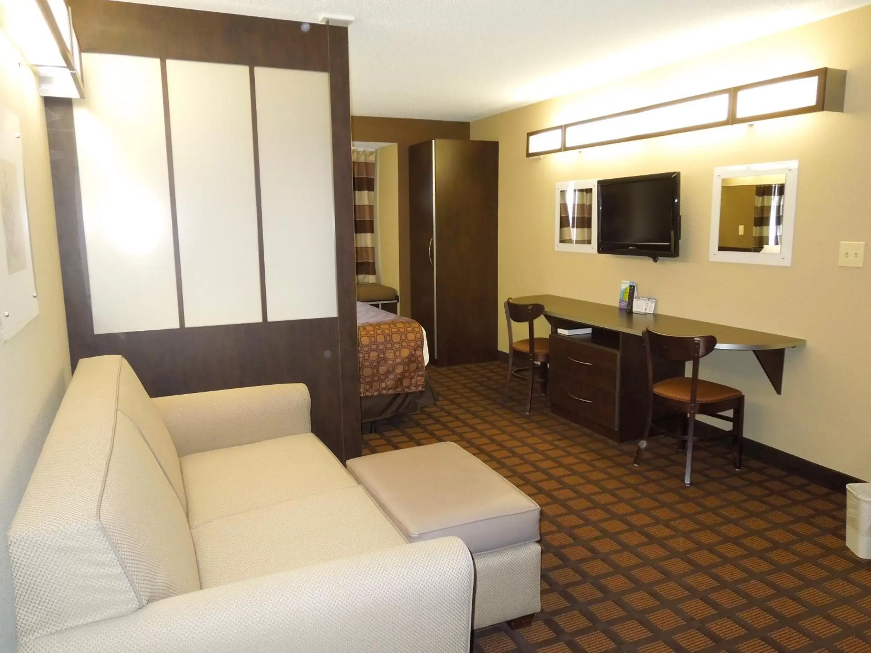 Photo of the whole room, Seating Area in Microtel Inn & Suites by Wyndham Harrisonburg