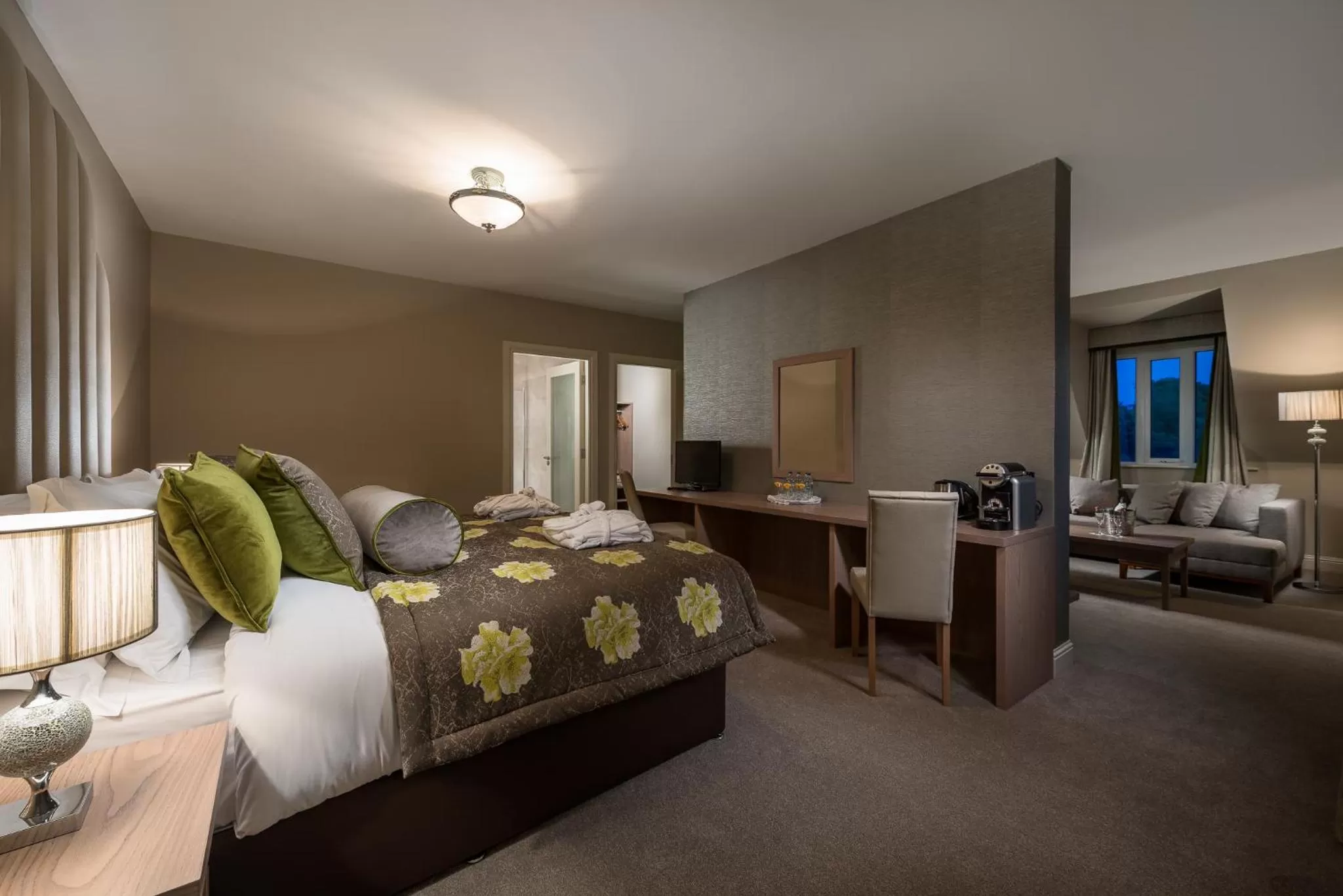 Shower, Bed in Breaffy House Hotel and Spa