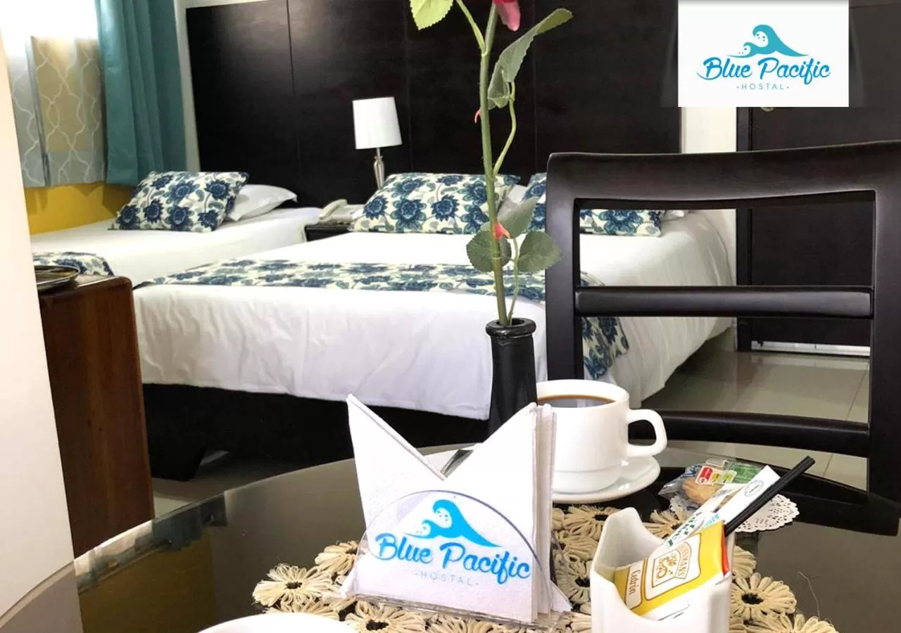 Coffee/tea facilities, Bed in Hostal Blue Pacific