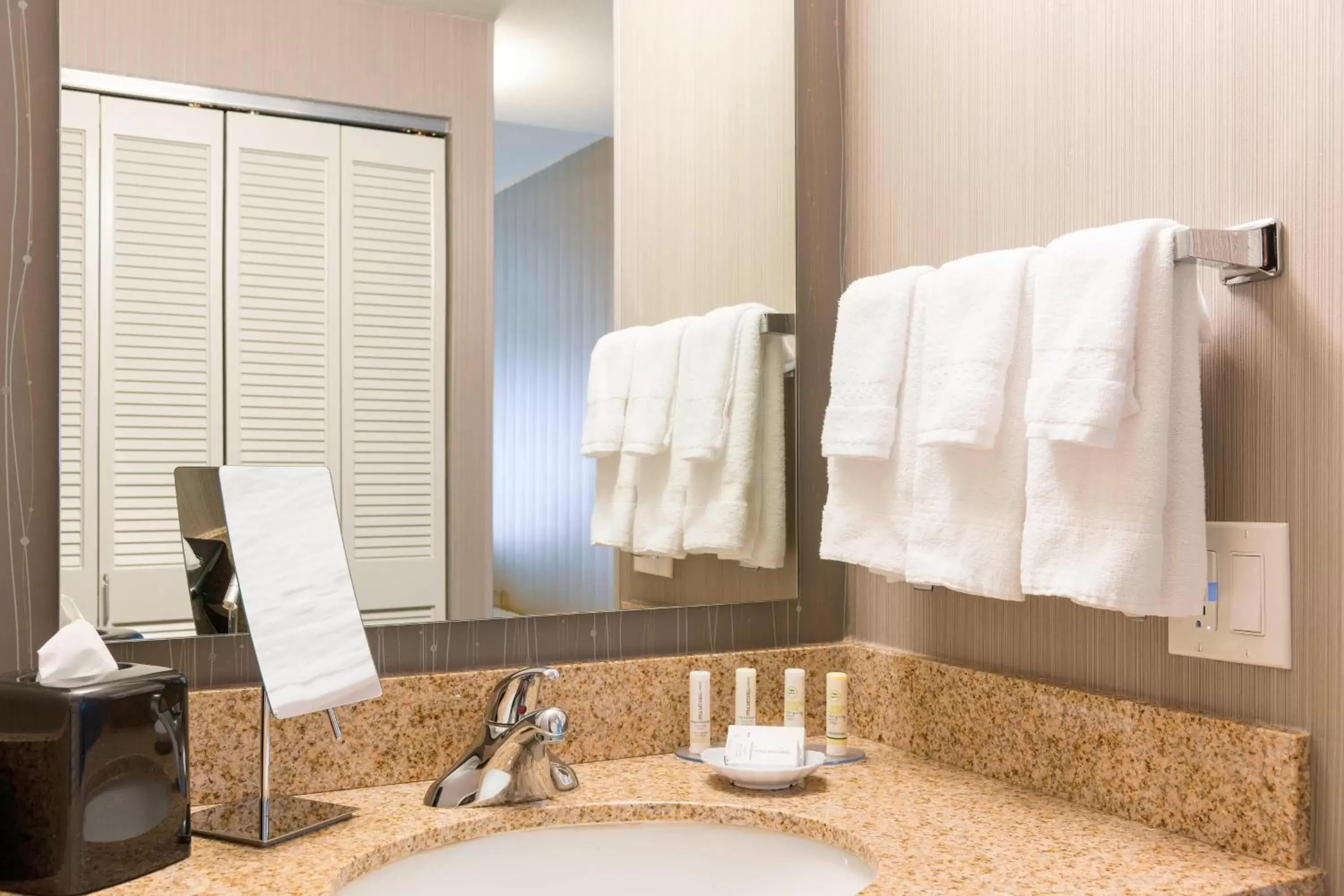 Bathroom in Courtyard by Marriott Livermore