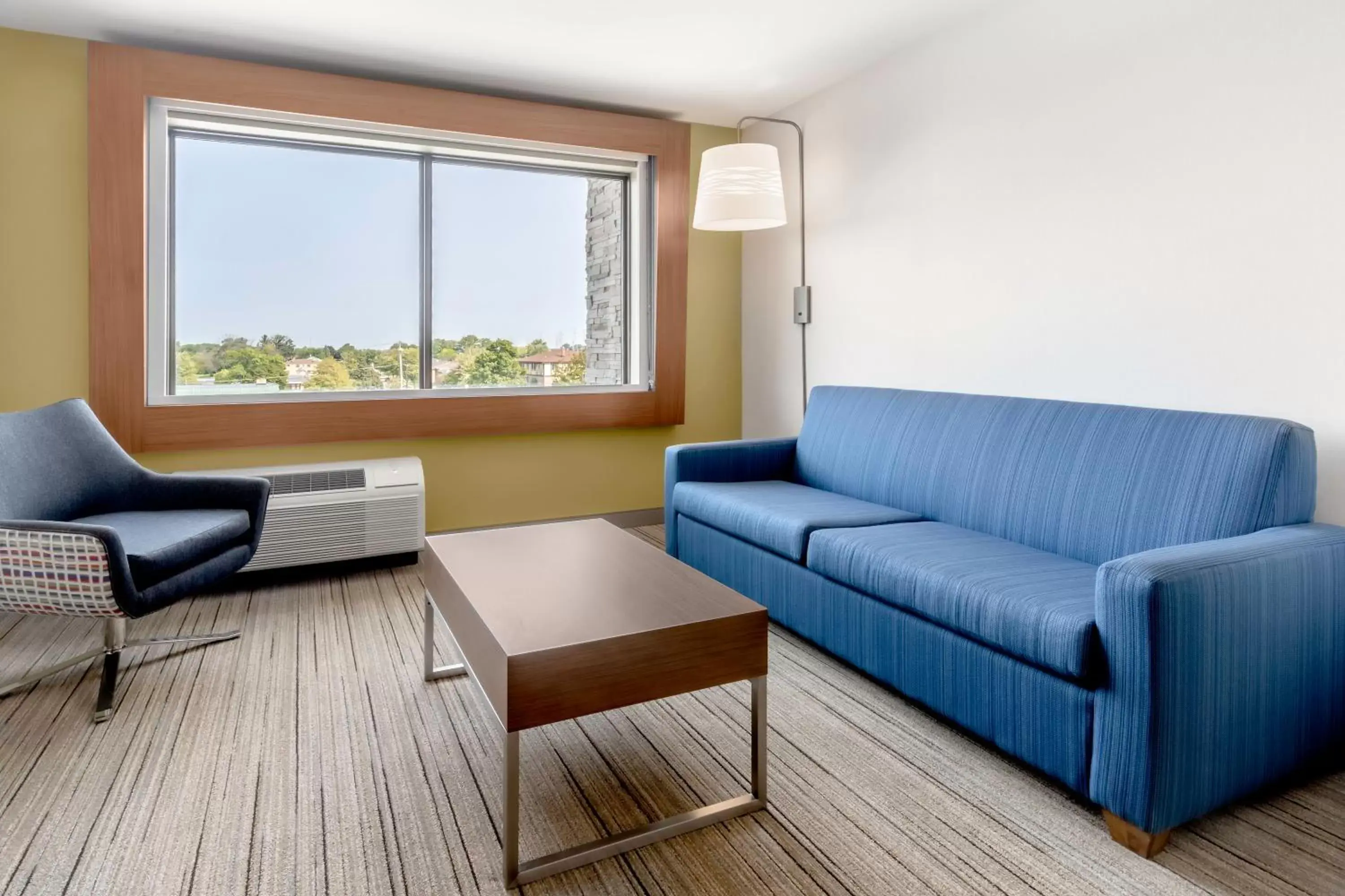 Photo of the whole room, Seating Area in Holiday Inn Express & Suites - Milwaukee West Allis, an IHG Hotel