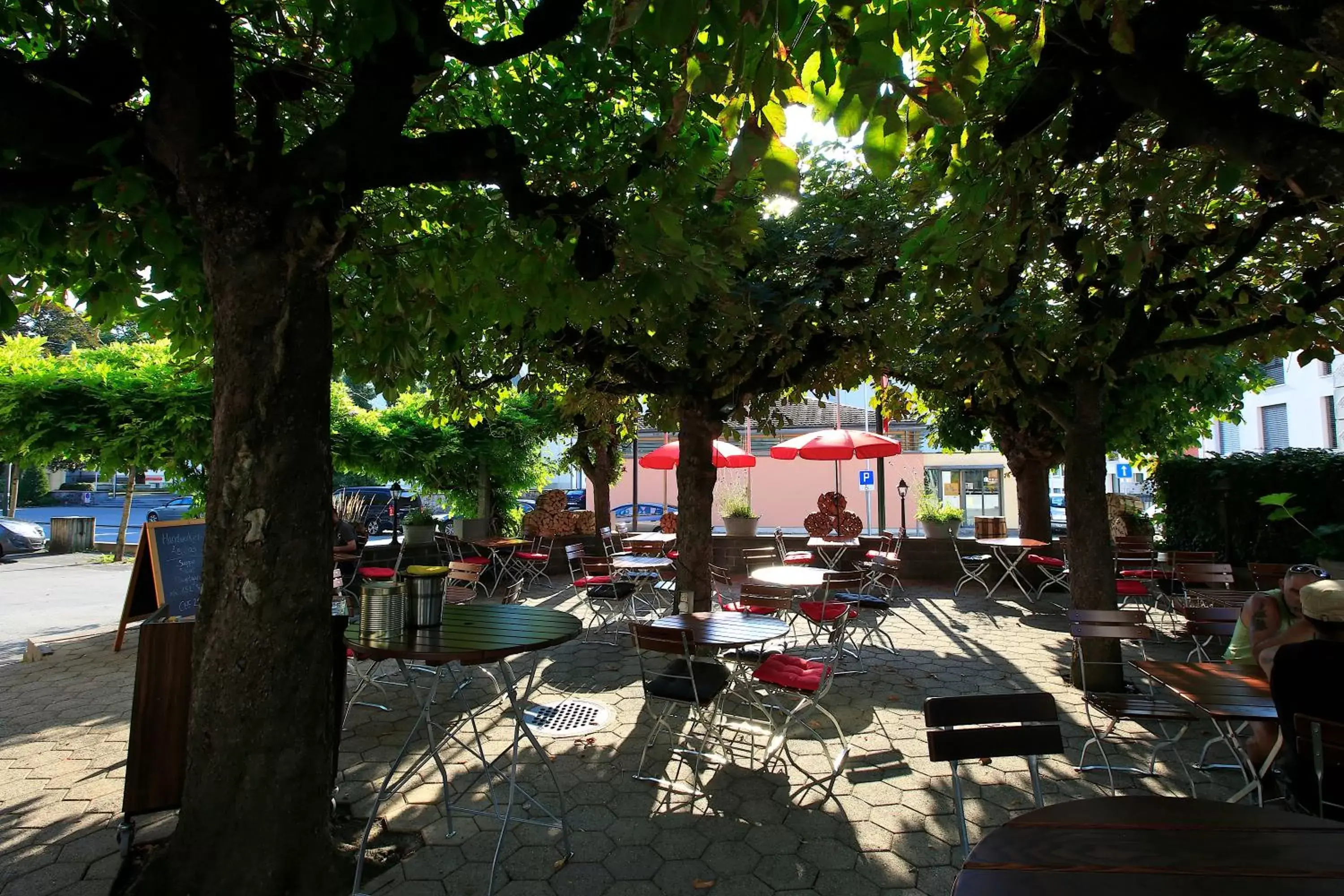 Facade/entrance, Restaurant/Places to Eat in Landgasthof Schlüssel Alpnach