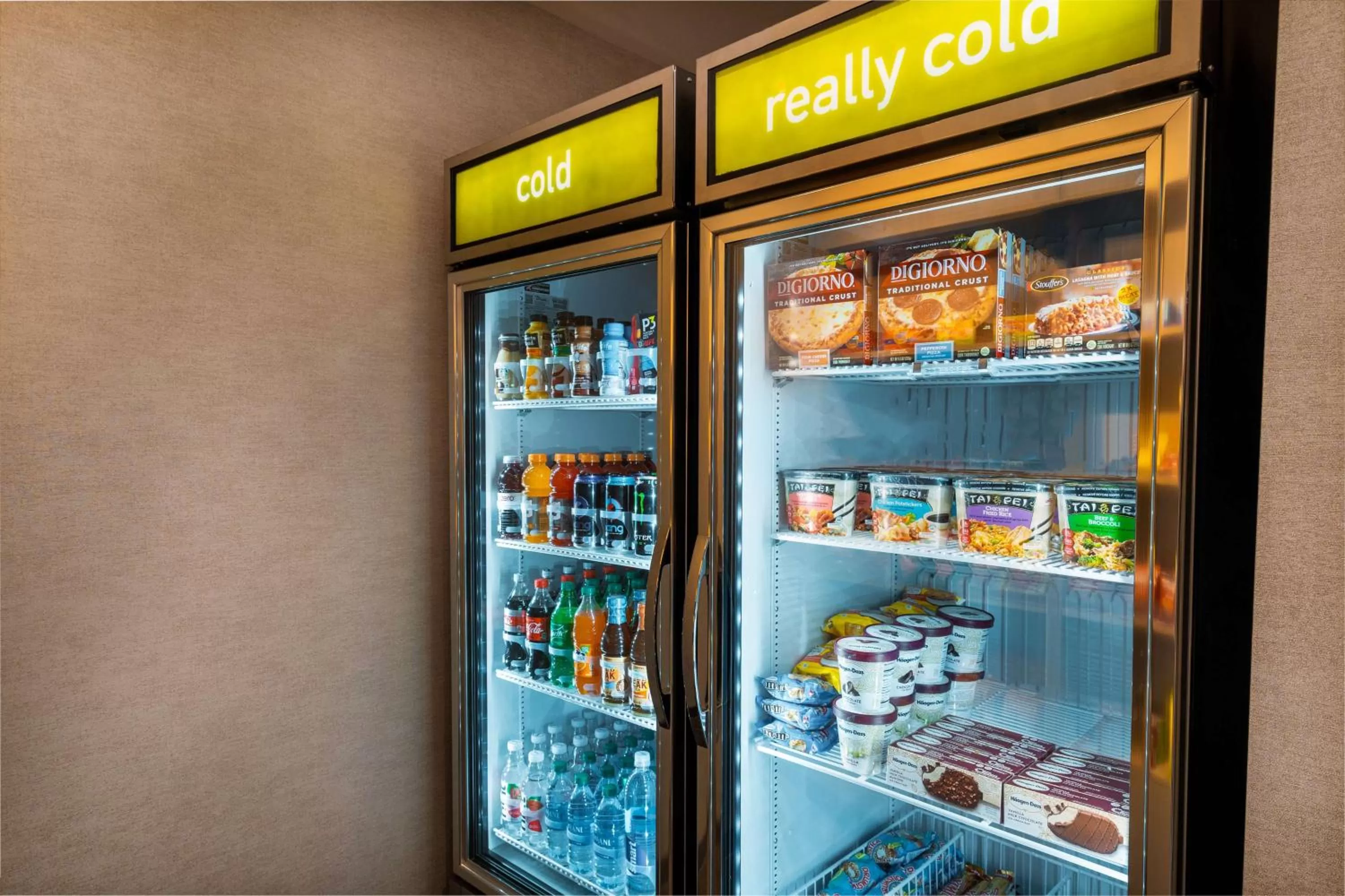 Restaurant/places to eat in Home2 Suites Bakersfield