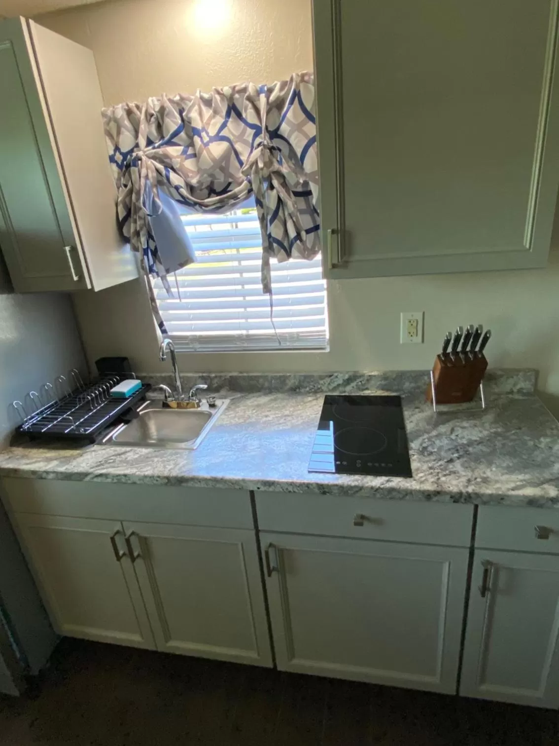 Kitchen or kitchenette, Kitchen/Kitchenette in Andy Griffith Parkway Inn