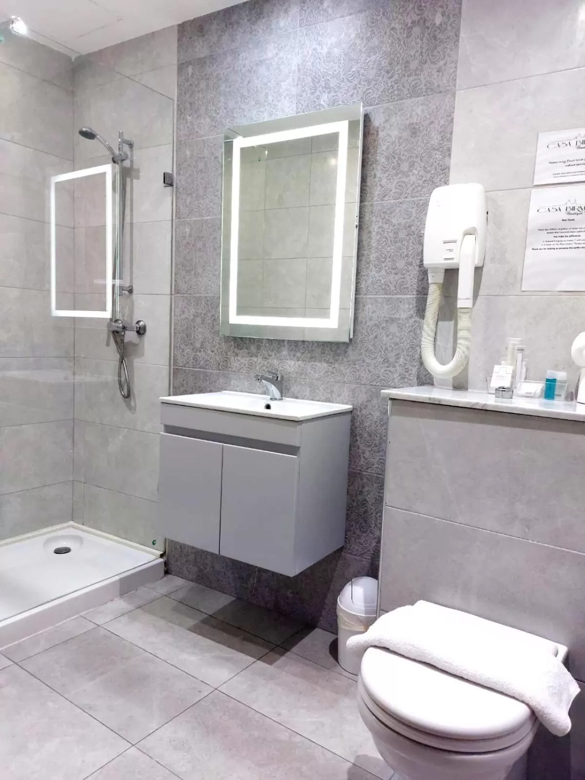 Shower in Casa Birmula Boutique Hotel