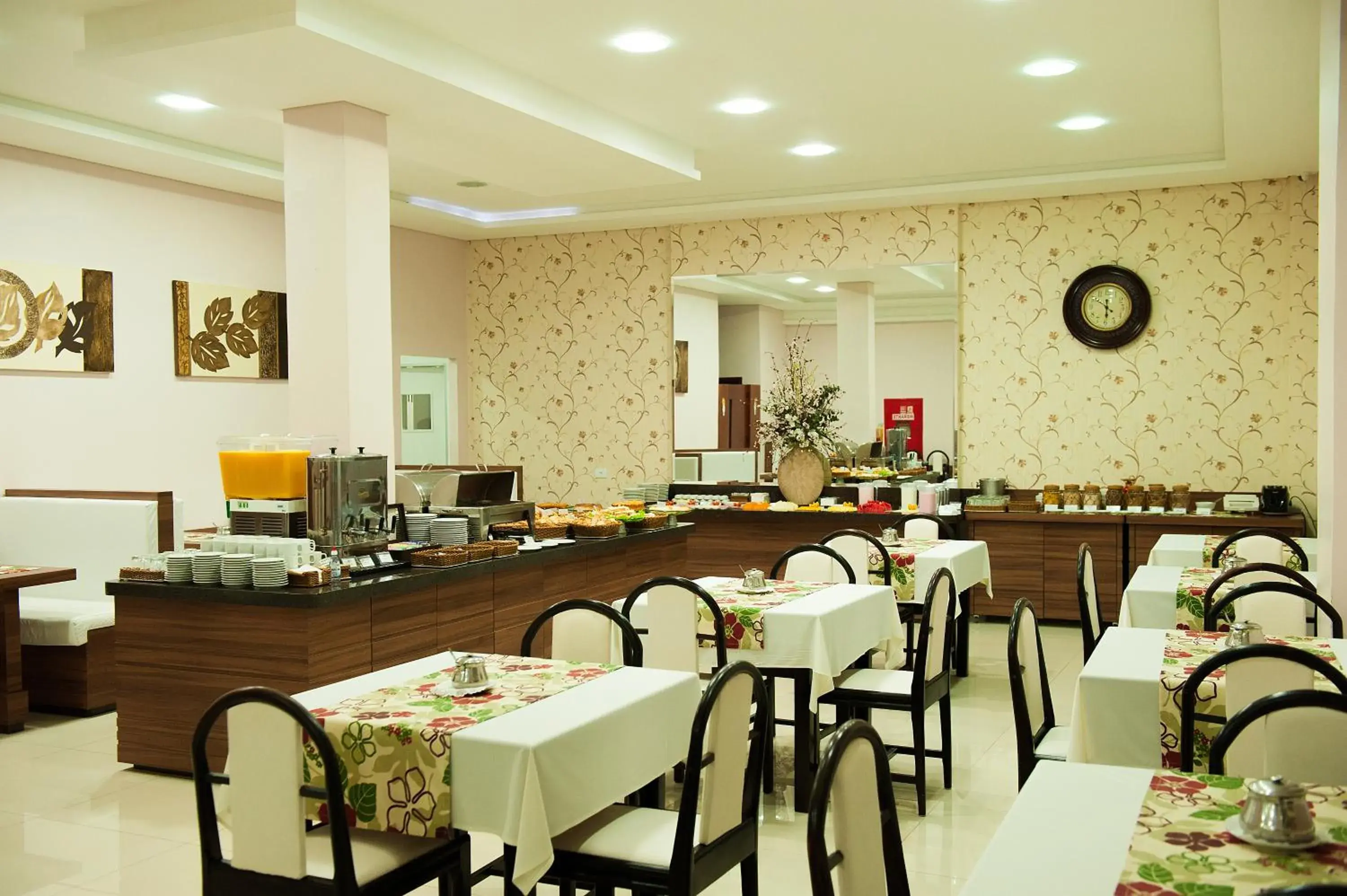 Restaurant/Places to Eat in Pietro Angelo Hotel
