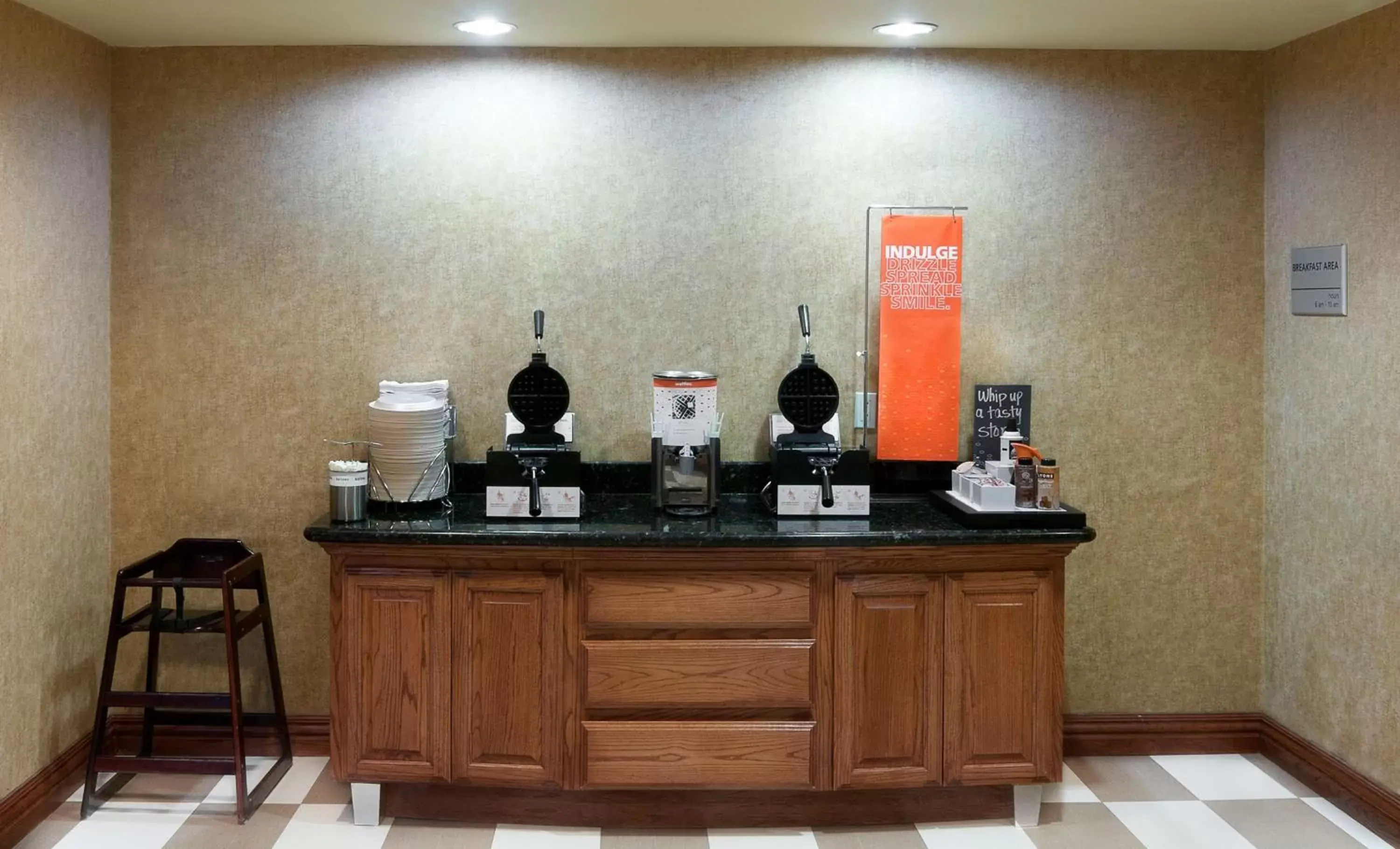 Dining area in Hampton Inn and Suites-Brownsville