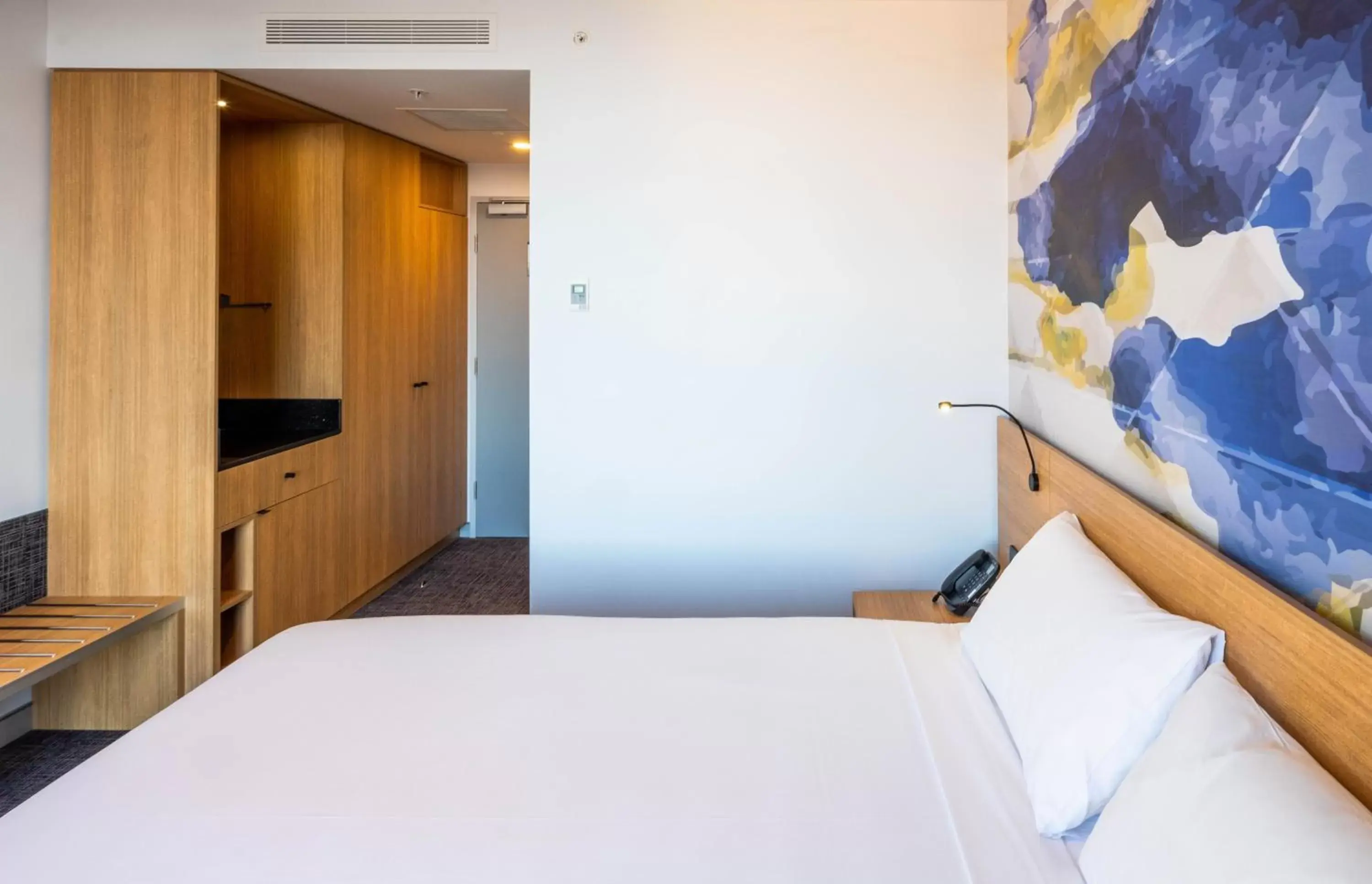 Property building, Bed in Ibis Styles Hobart