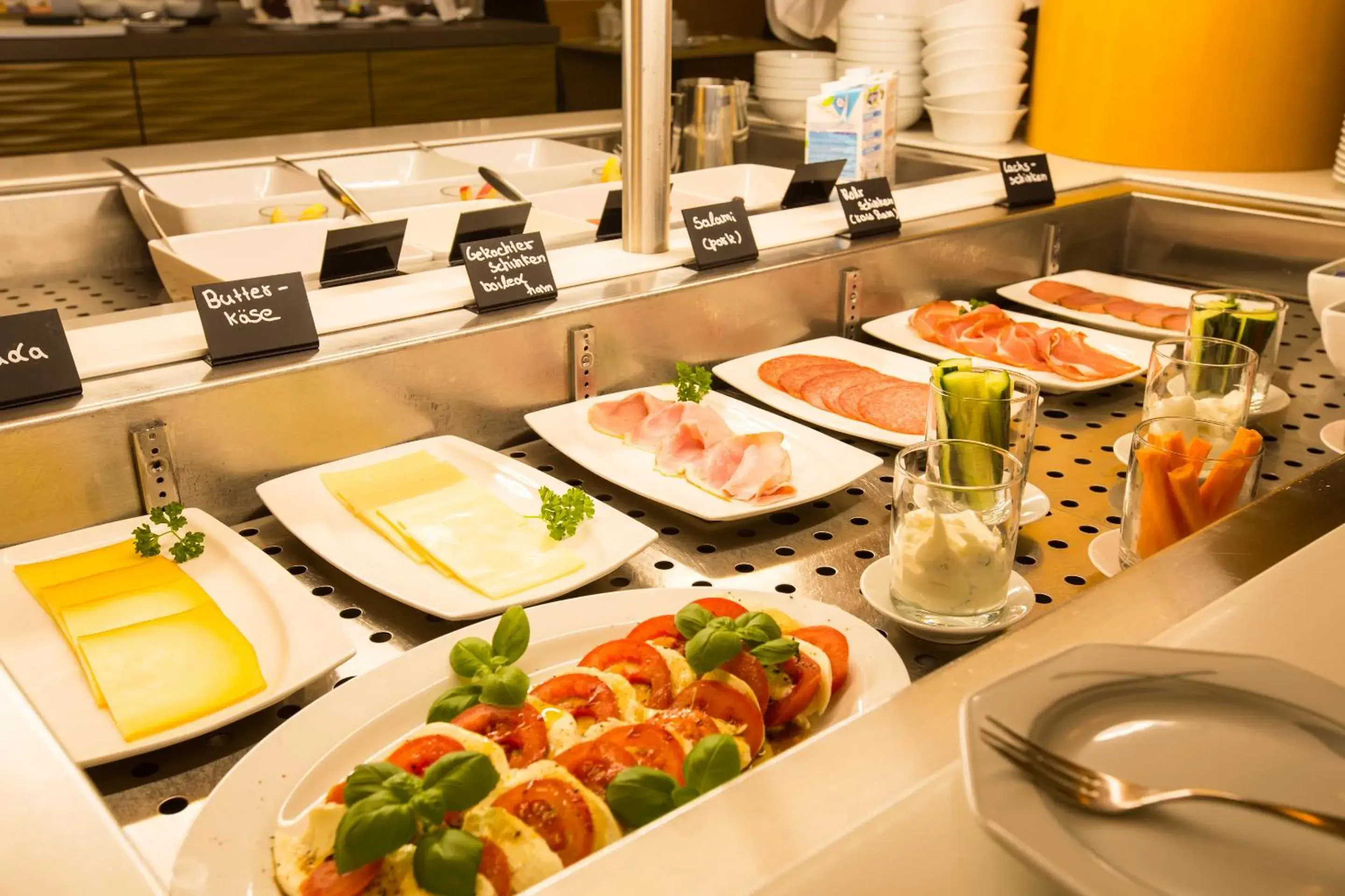 Buffet breakfast in Hotel Hammer-Mainz Hauptbahnhof