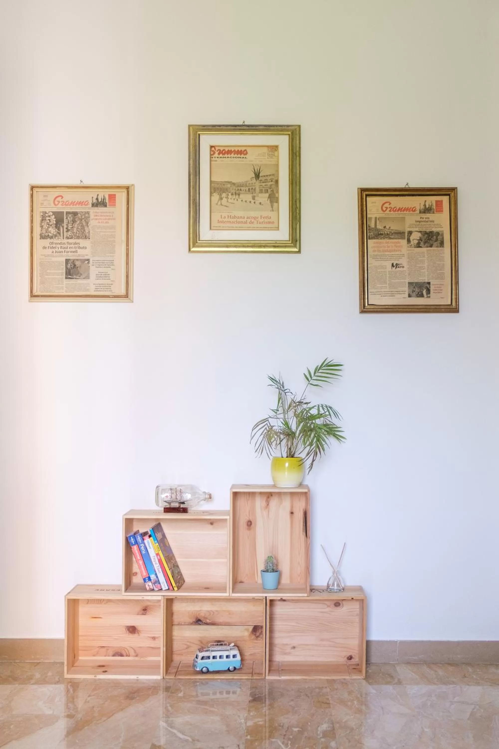 hair dresser in Fabula Rooms 3 Suites with private bathroom